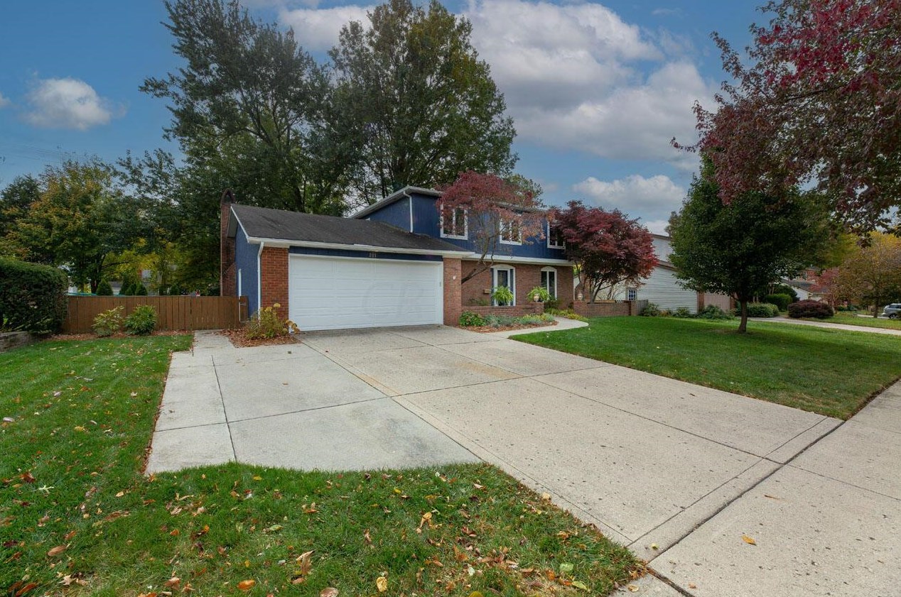 201 Greenglade Ave, Sharon Township, OH 43085