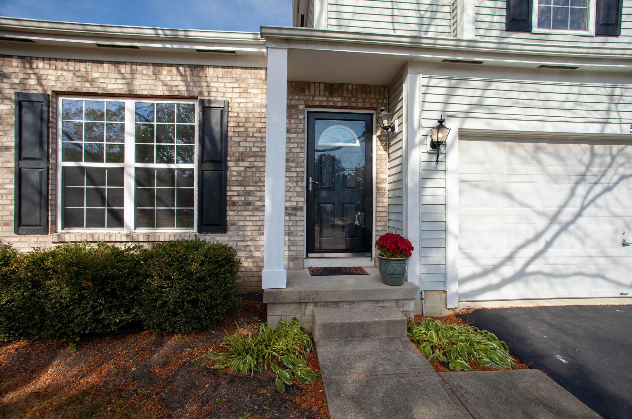 5432 Covington Meadows Dr, Westerville, OH 43082-8369