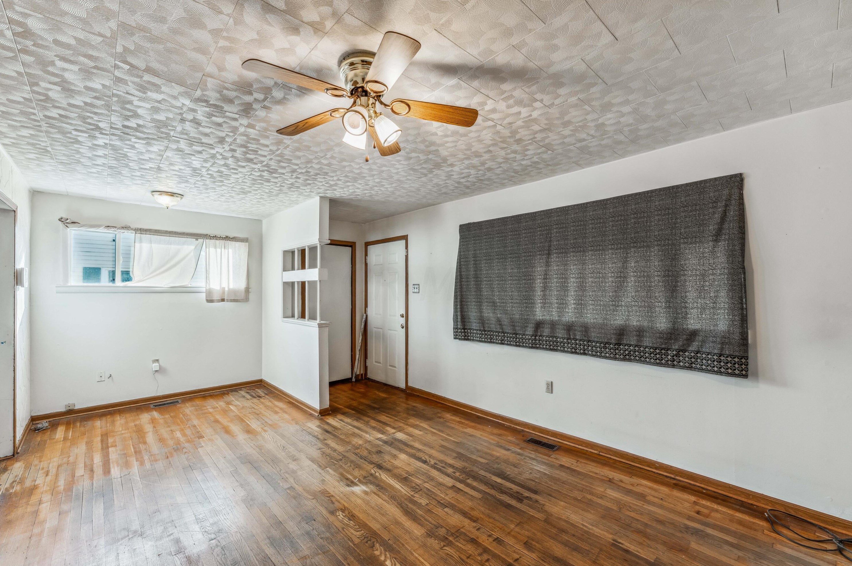 1338 Clarfield Ave, Columbus, OH 43207-3248