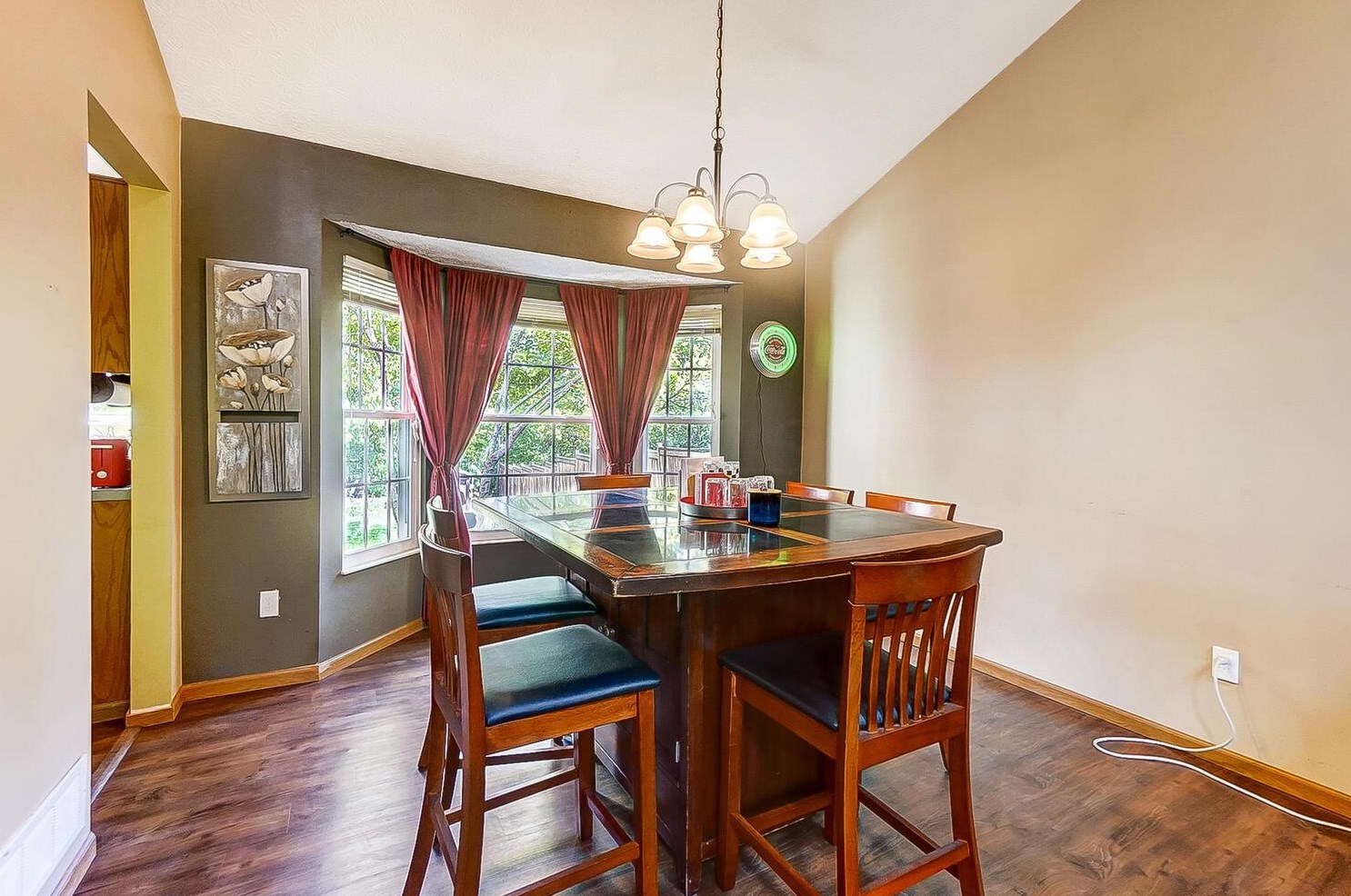 1512 Bendelow Dr, Columbus OH 43228-7009 exterior