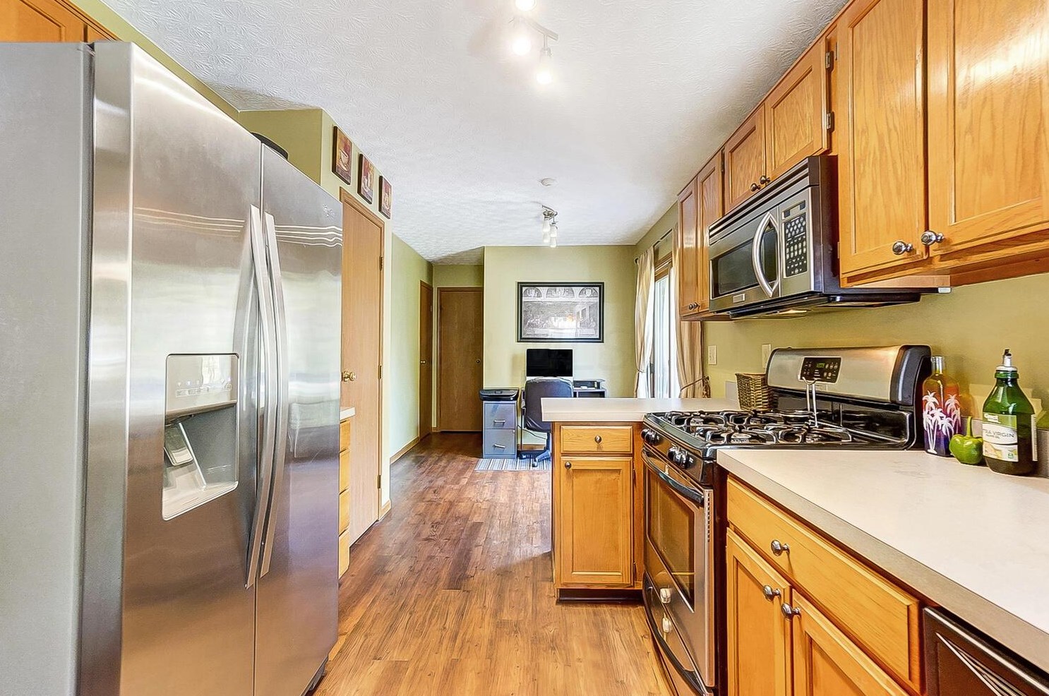 1512 Bendelow Dr, Columbus OH 43228-7009 exterior