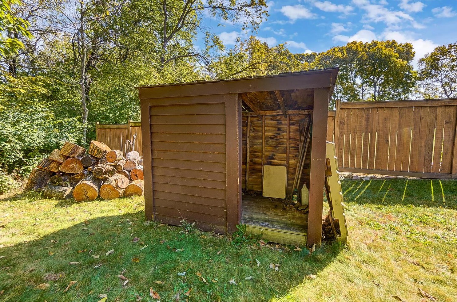 1512 Bendelow Dr, Columbus OH 43228-7009 exterior