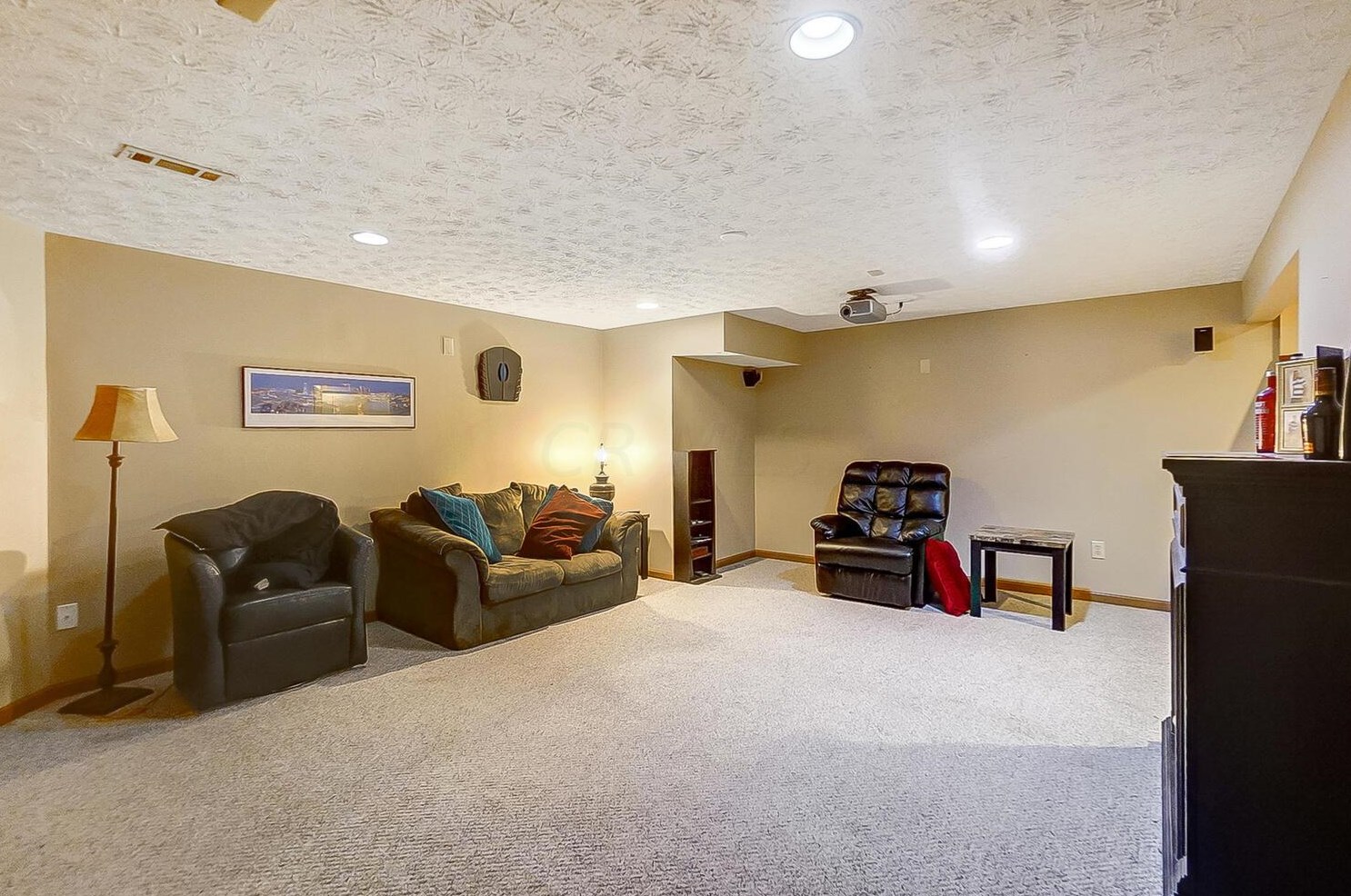 1512 Bendelow Dr, Columbus OH 43228-7009 exterior