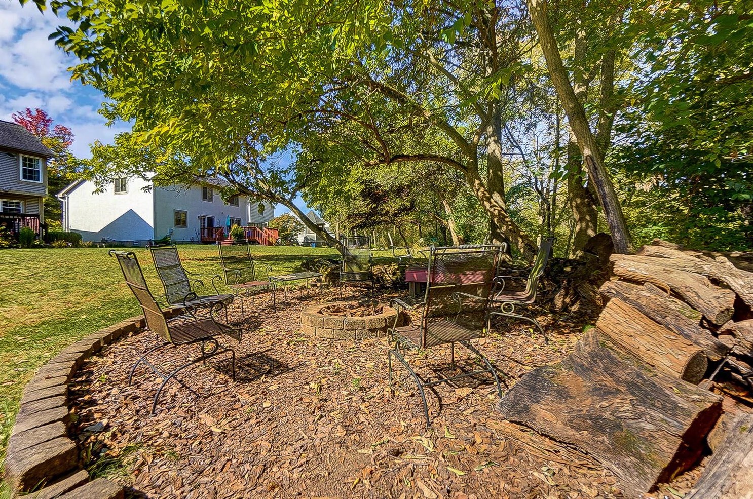 1512 Bendelow Dr, Columbus OH 43228-7009 exterior