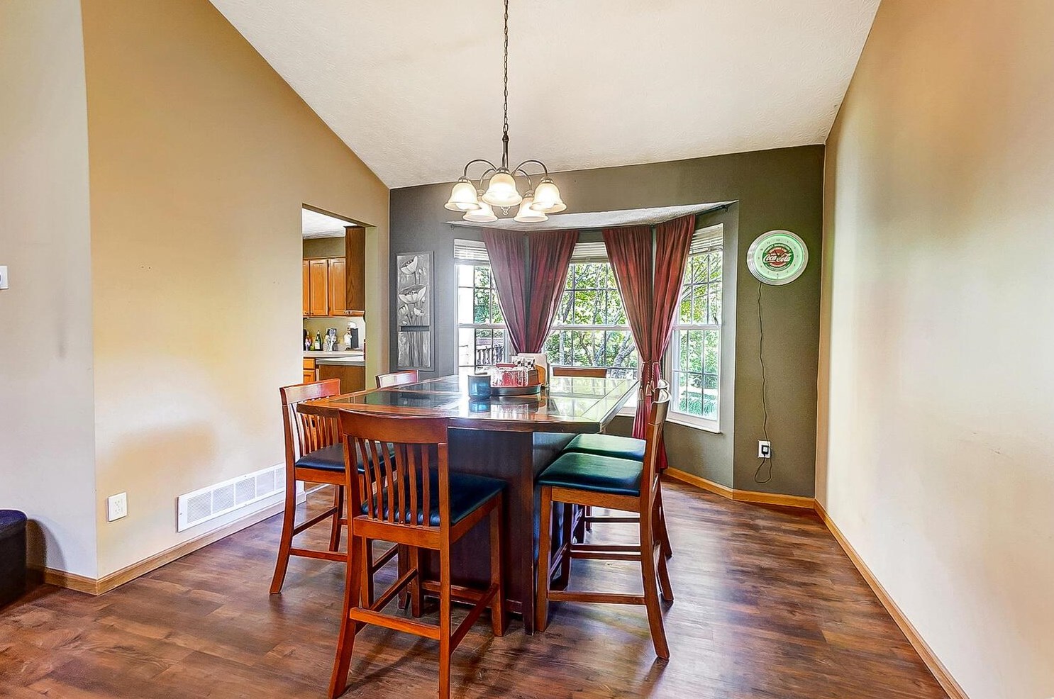 1512 Bendelow Dr, Columbus OH 43228-7009 exterior