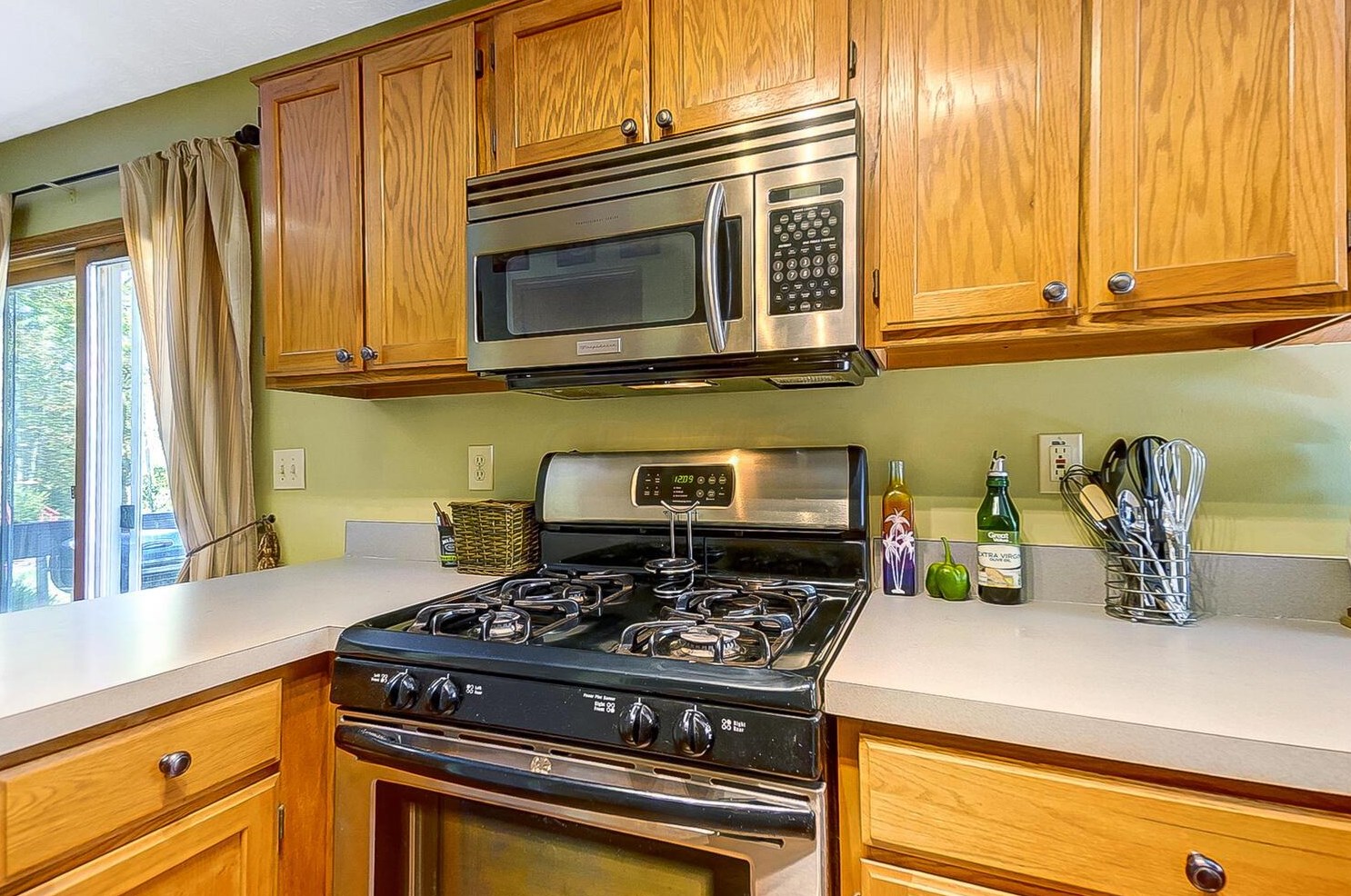 1512 Bendelow Dr, Columbus OH 43228-7009 exterior