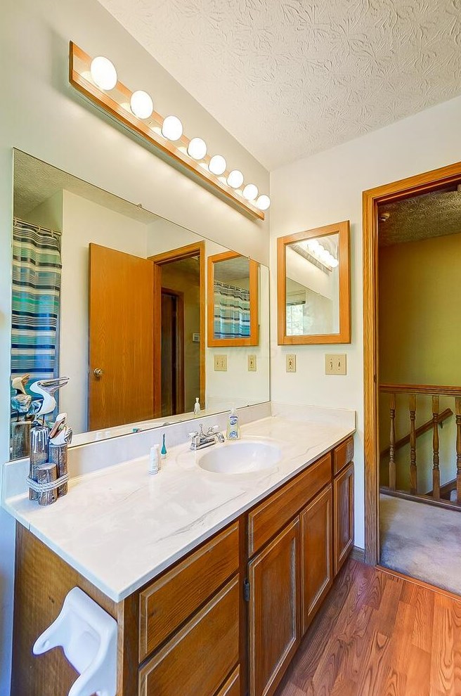 1512 Bendelow Dr, Columbus OH 43228-7009 exterior