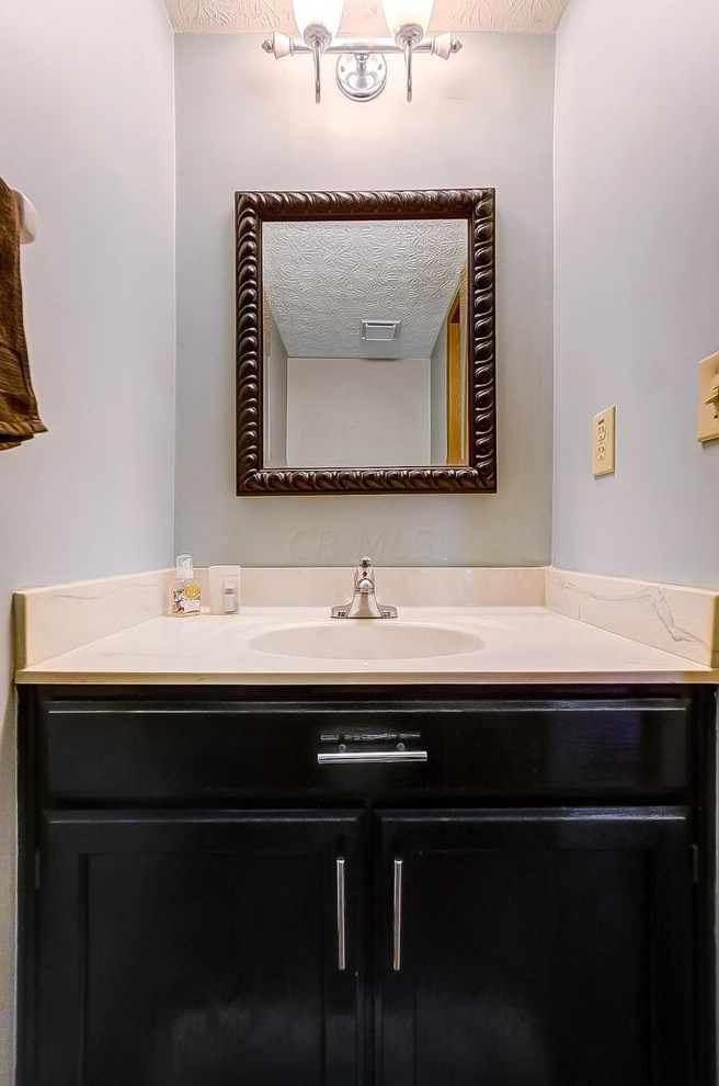 1512 Bendelow Dr, Columbus OH 43228-7009 exterior