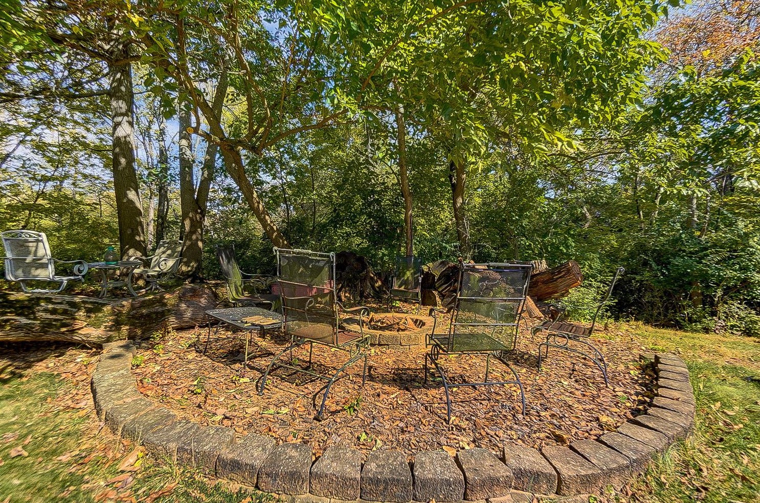 1512 Bendelow Dr, Columbus OH 43228-7009 exterior