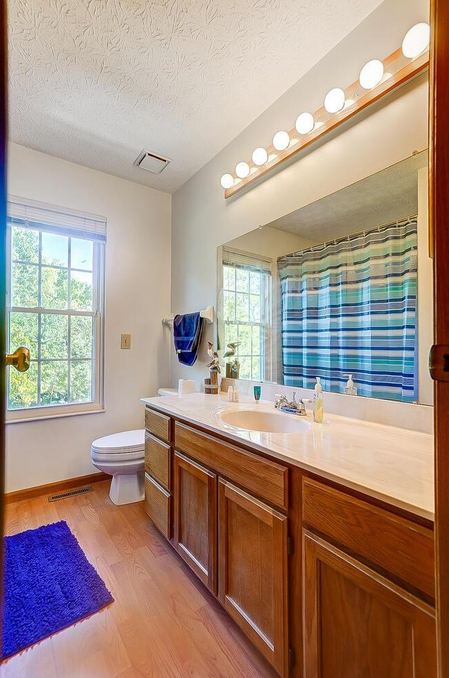 1512 Bendelow Dr, Columbus OH 43228-7009 exterior