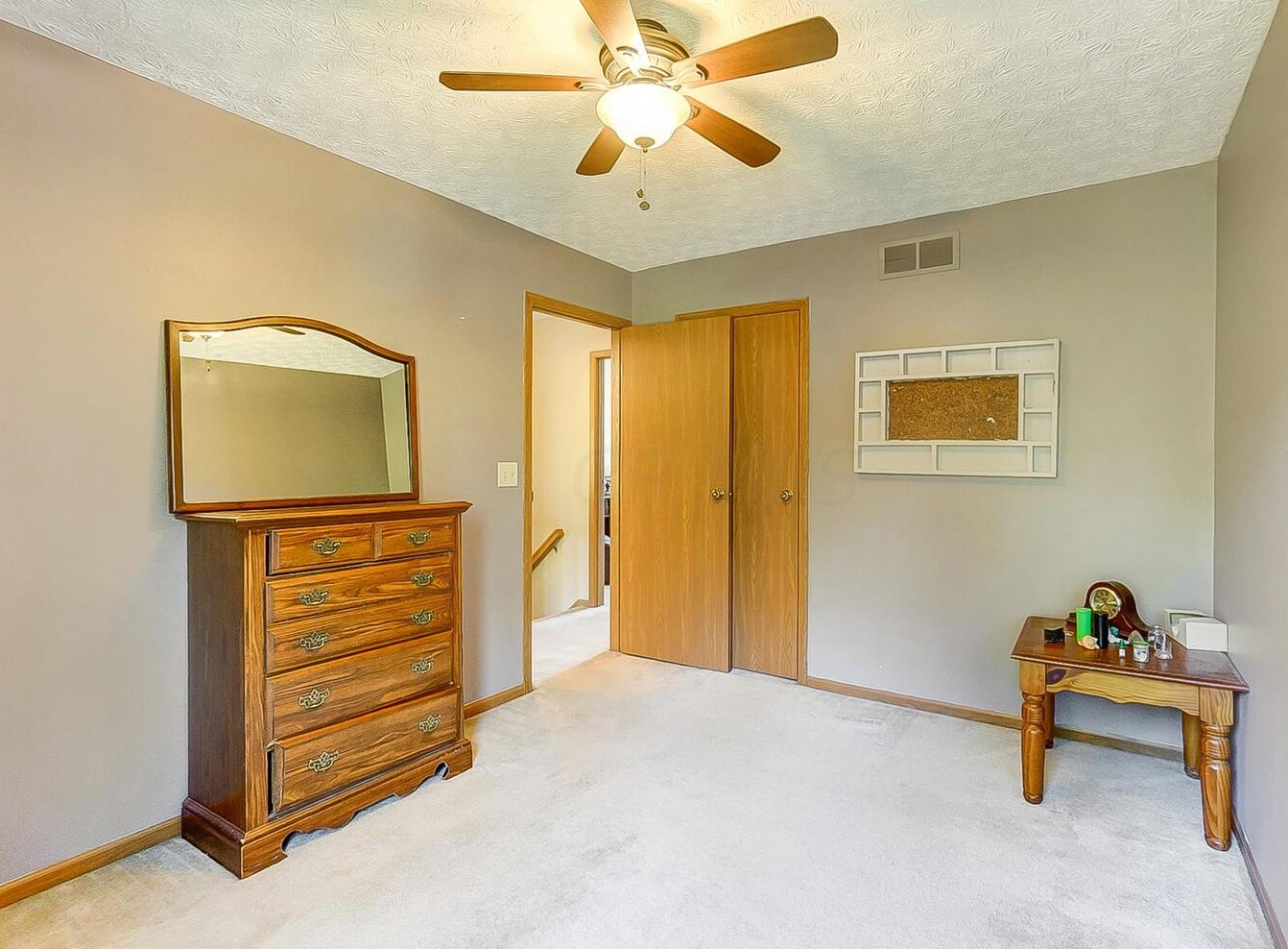 1512 Bendelow Dr, Columbus OH 43228-7009 exterior