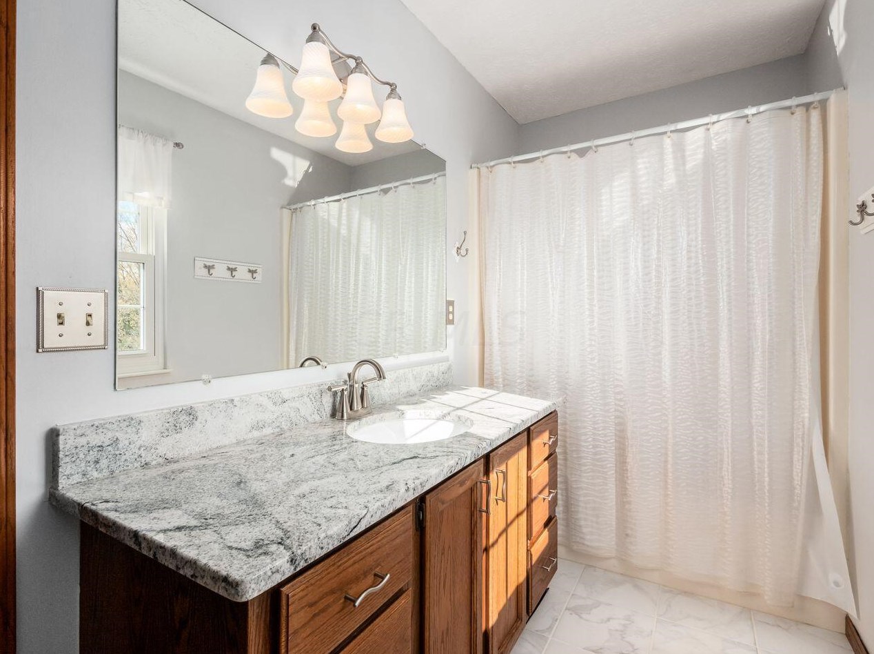 3924 Pinto Ct, Columbus OH 43221-5718 exterior