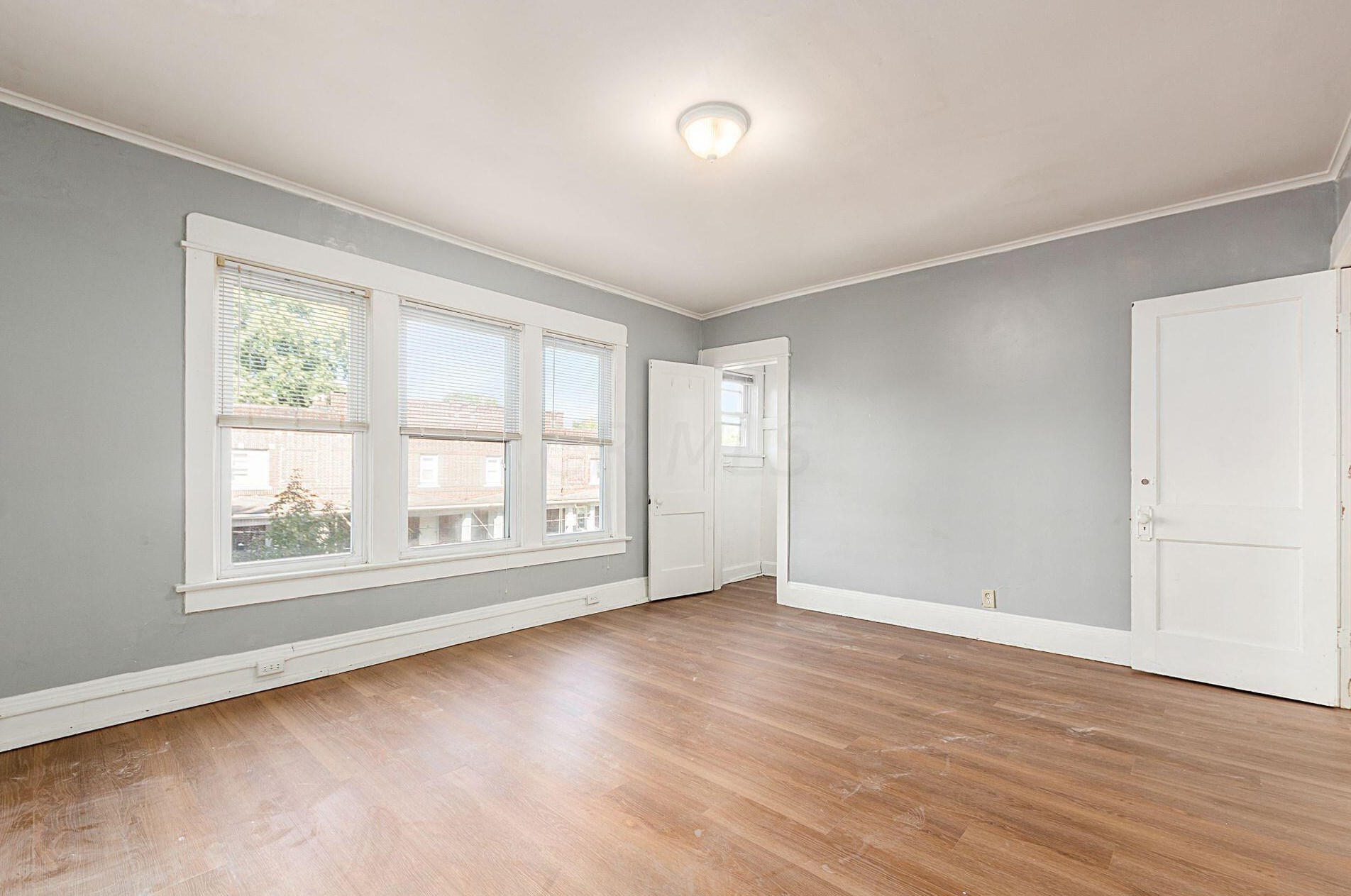 341 18 Ave, Columbus OH 43201-1792 exterior