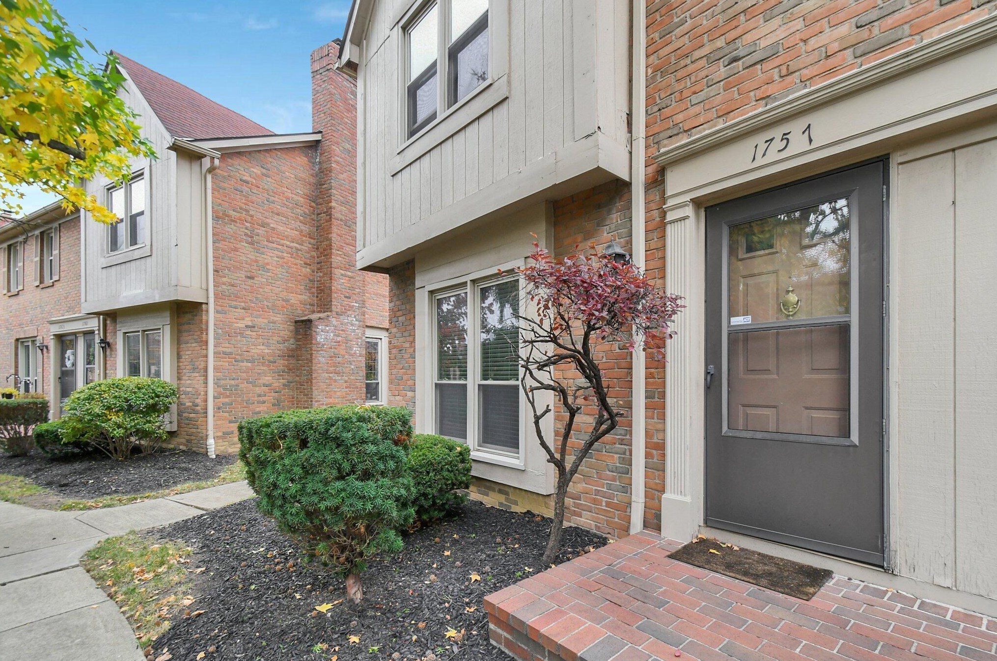 1757 Connors Point Dr, Columbus, OH 43220-2526