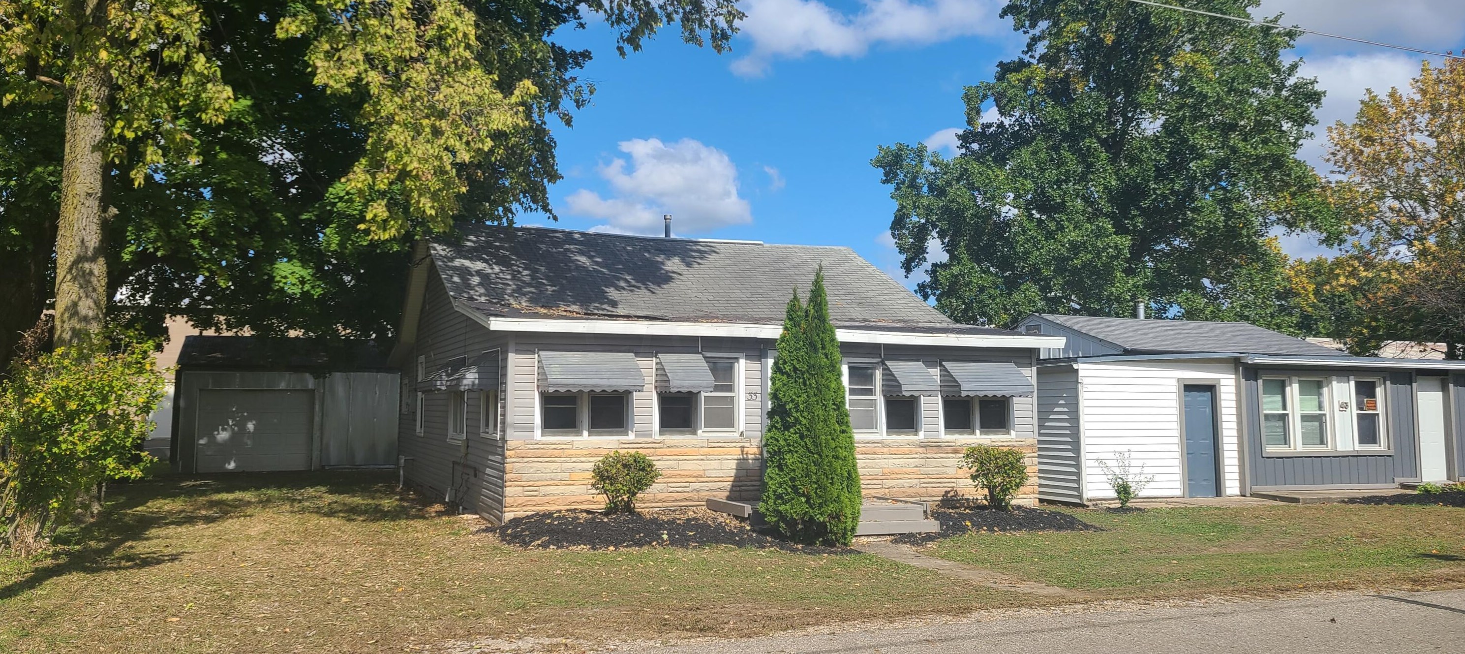 43 6th Ave, Buckeye Lake, OH 43008-7814