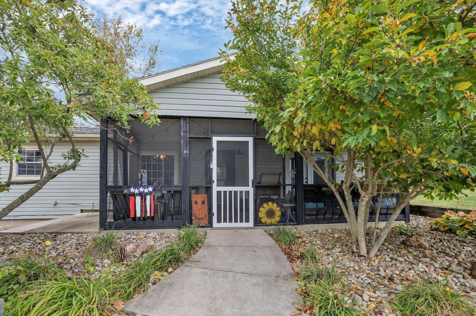 101 Main St, Thornville, OH 43076-9409