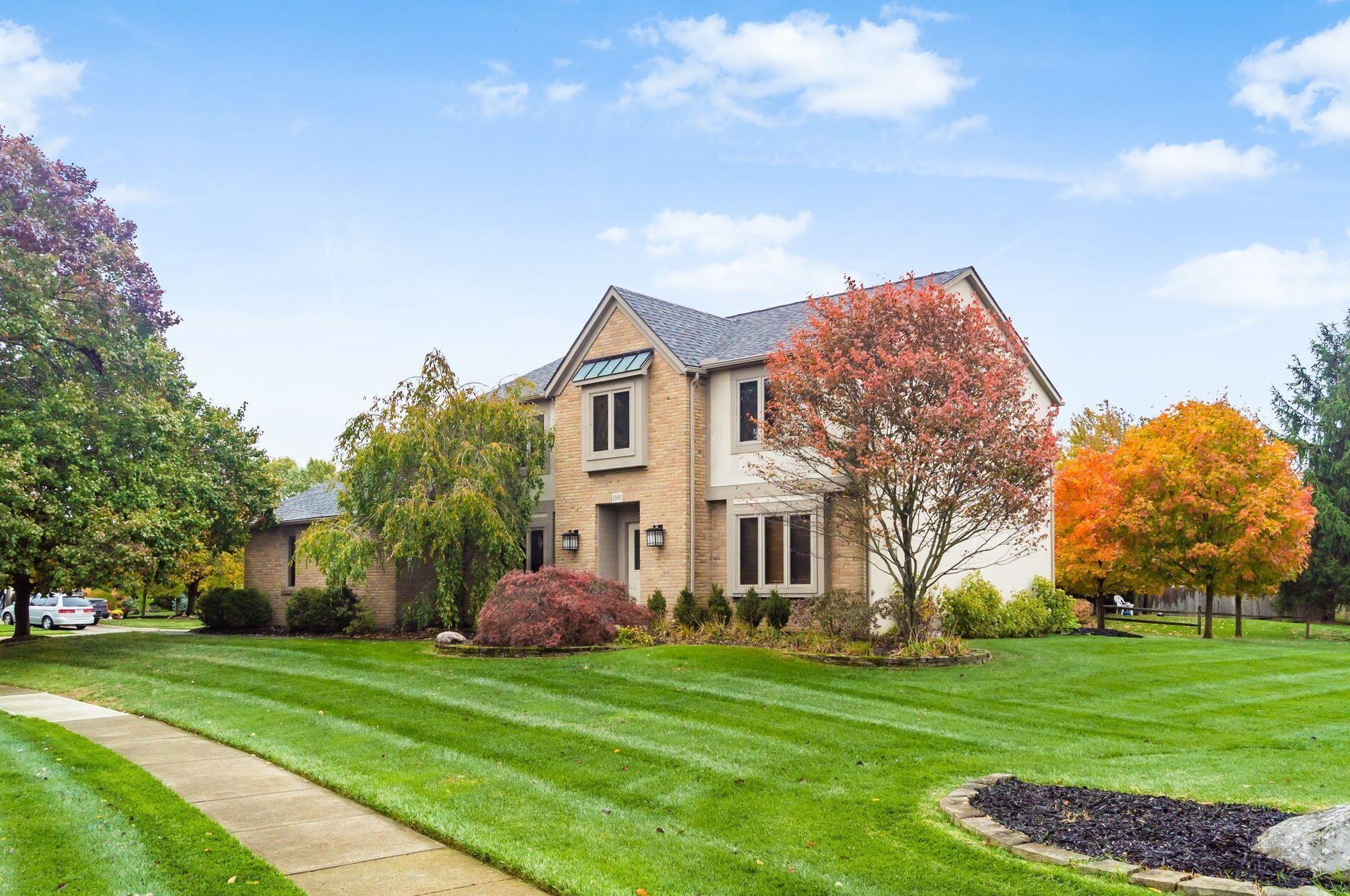 1395 Linbrook Ct, Columbus, OH 43235-5132