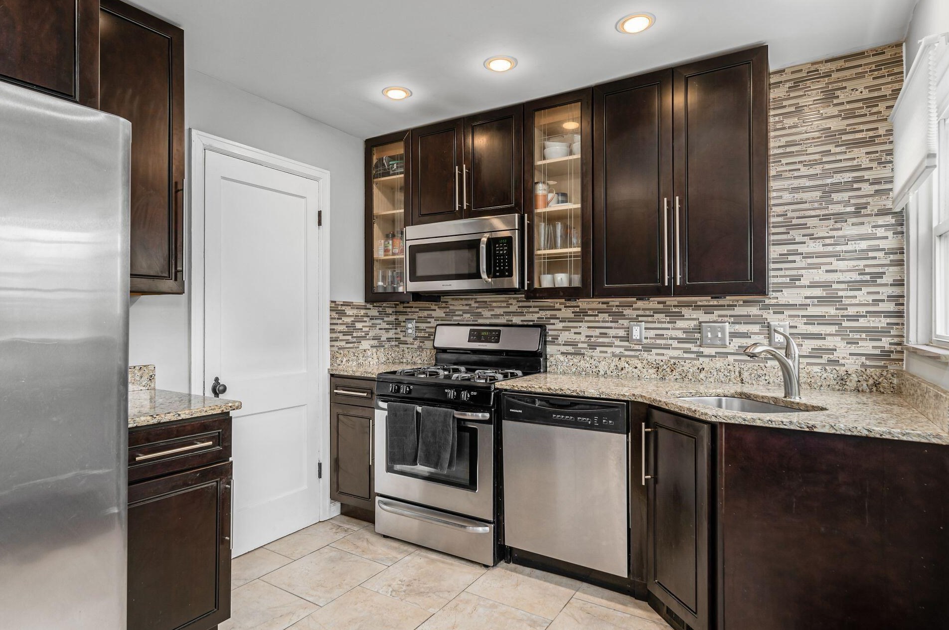 1785 Blvd, Columbus OH 43212-1641 exterior