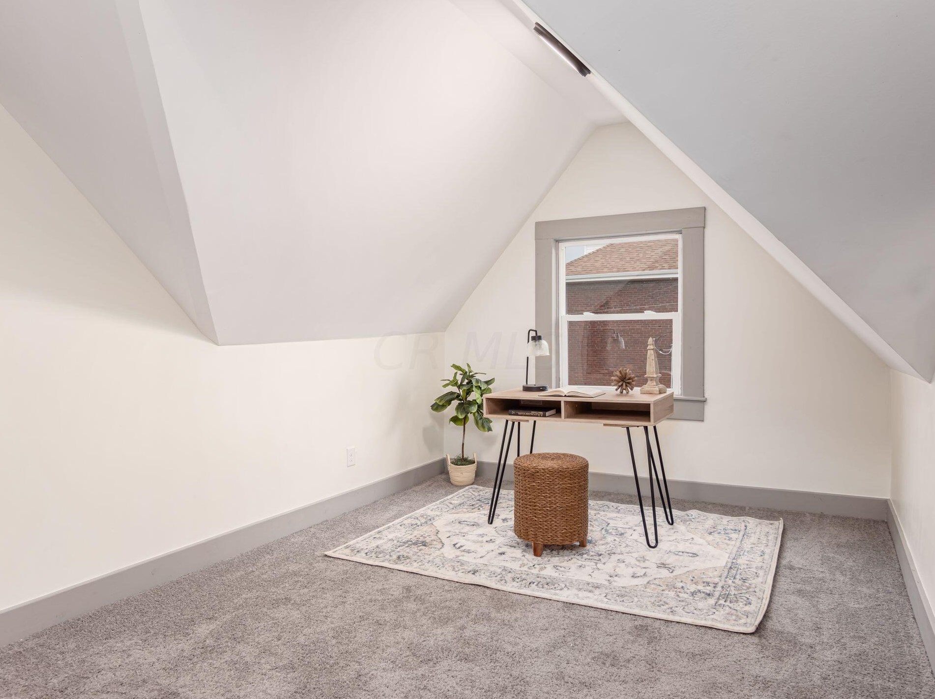 825 Champion Ave, Columbus OH  43206-1509 exterior