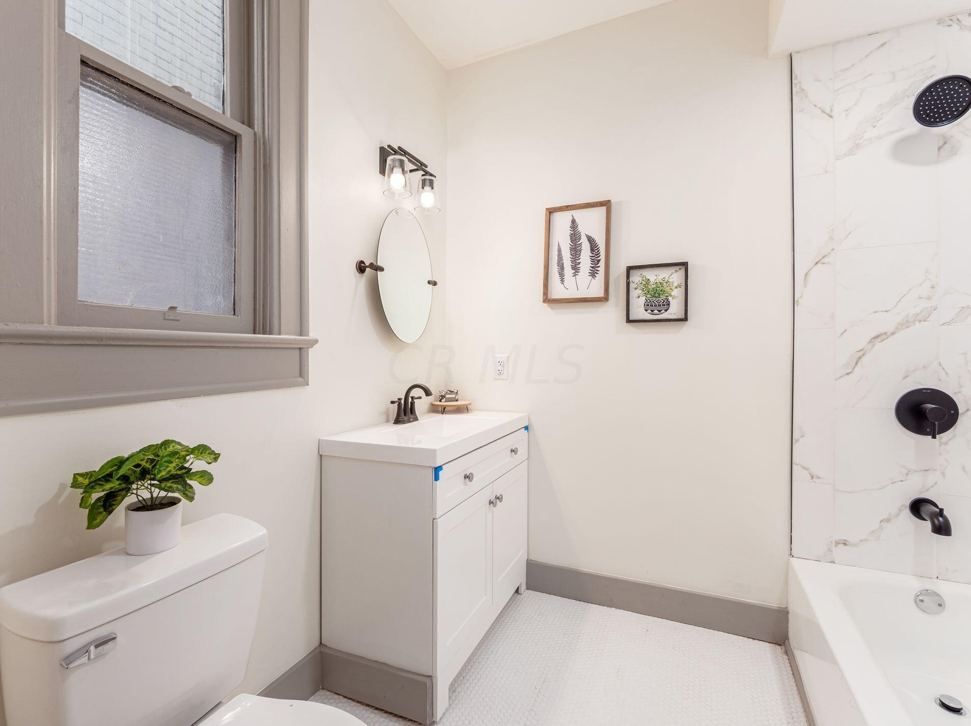 825 Champion Ave, Columbus OH  43206-1509 exterior