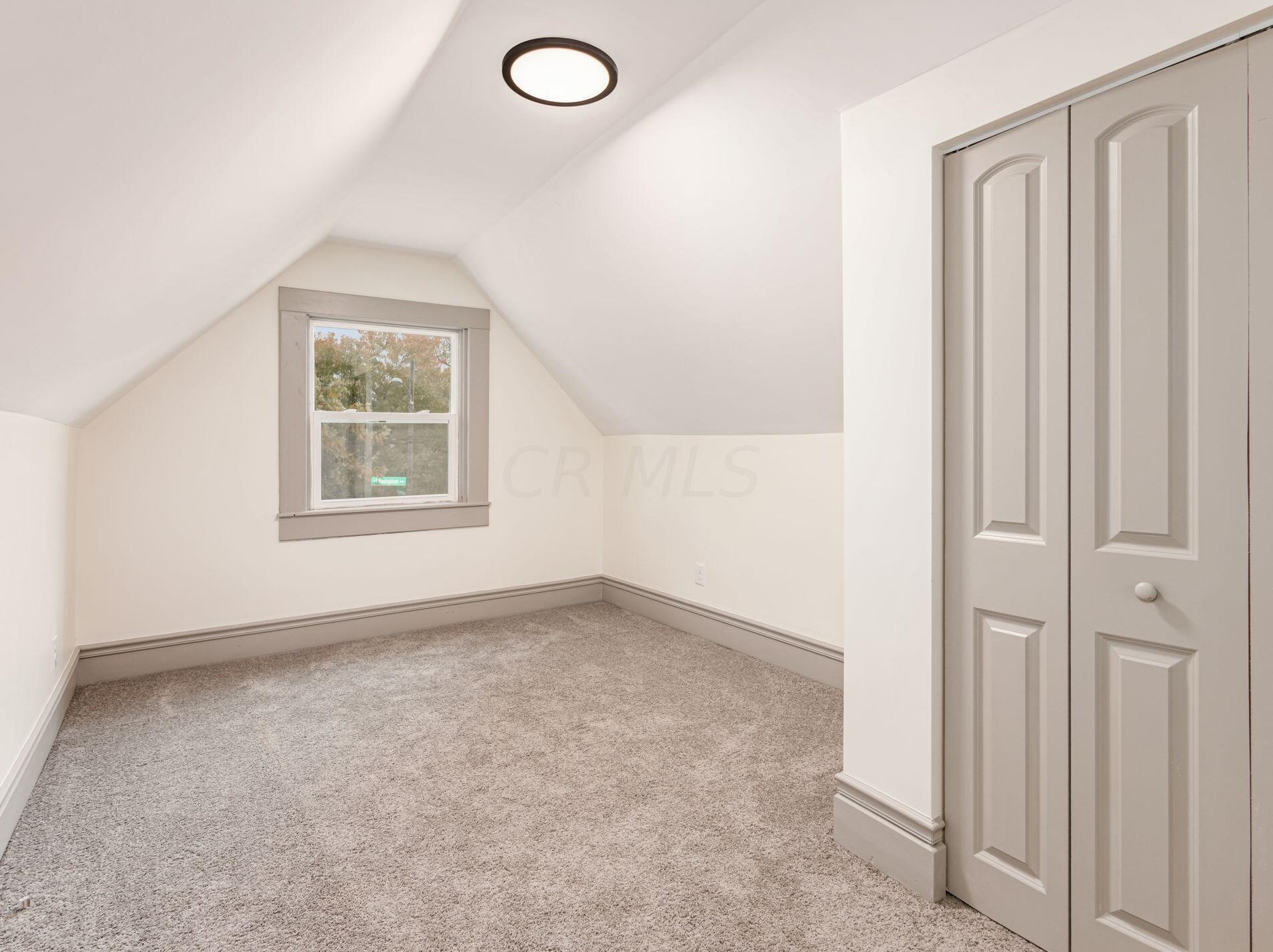 825 Champion Ave, Columbus OH  43206-1509 exterior