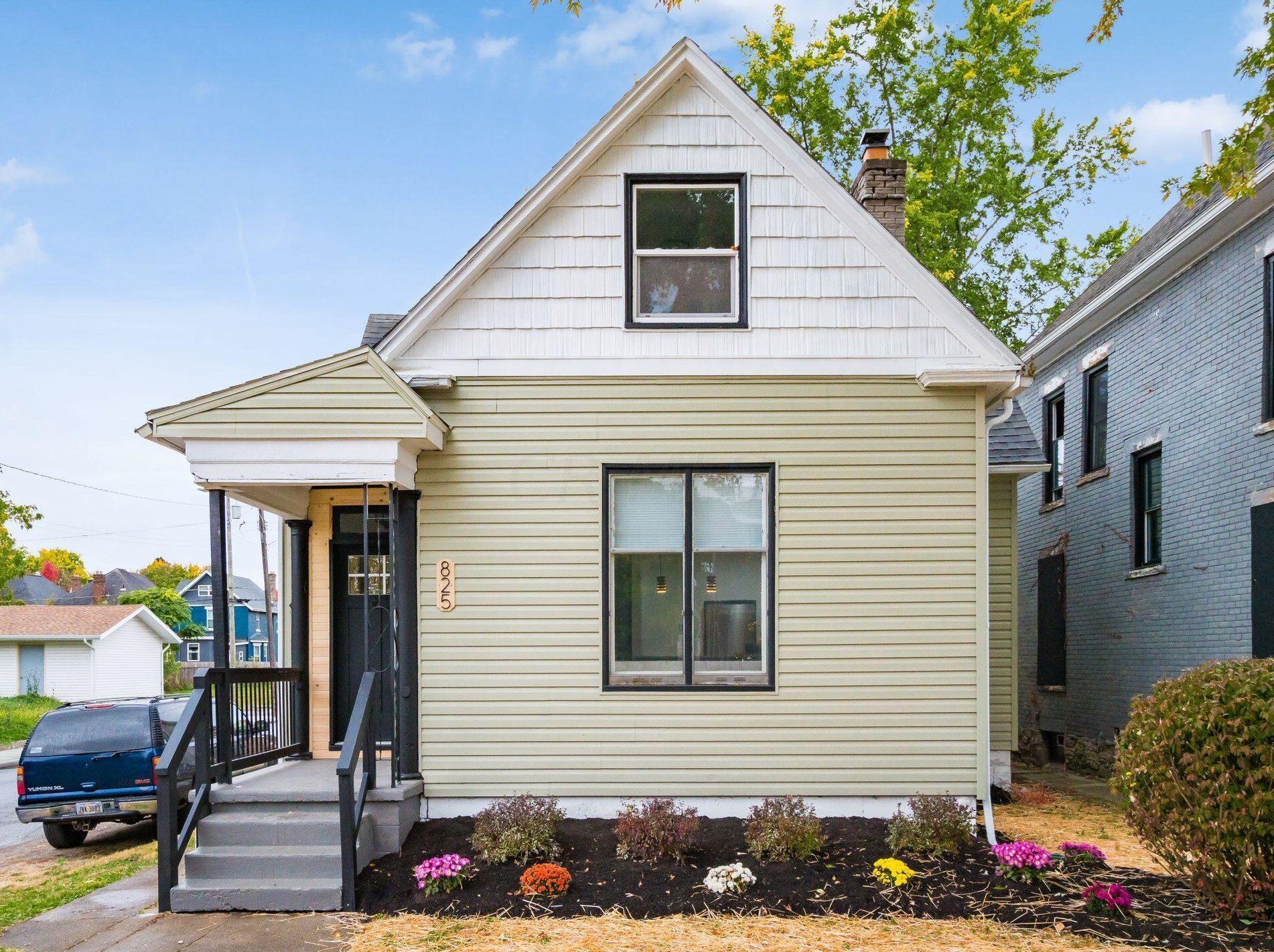 825 Champion Ave, Columbus OH  43206-1509 exterior