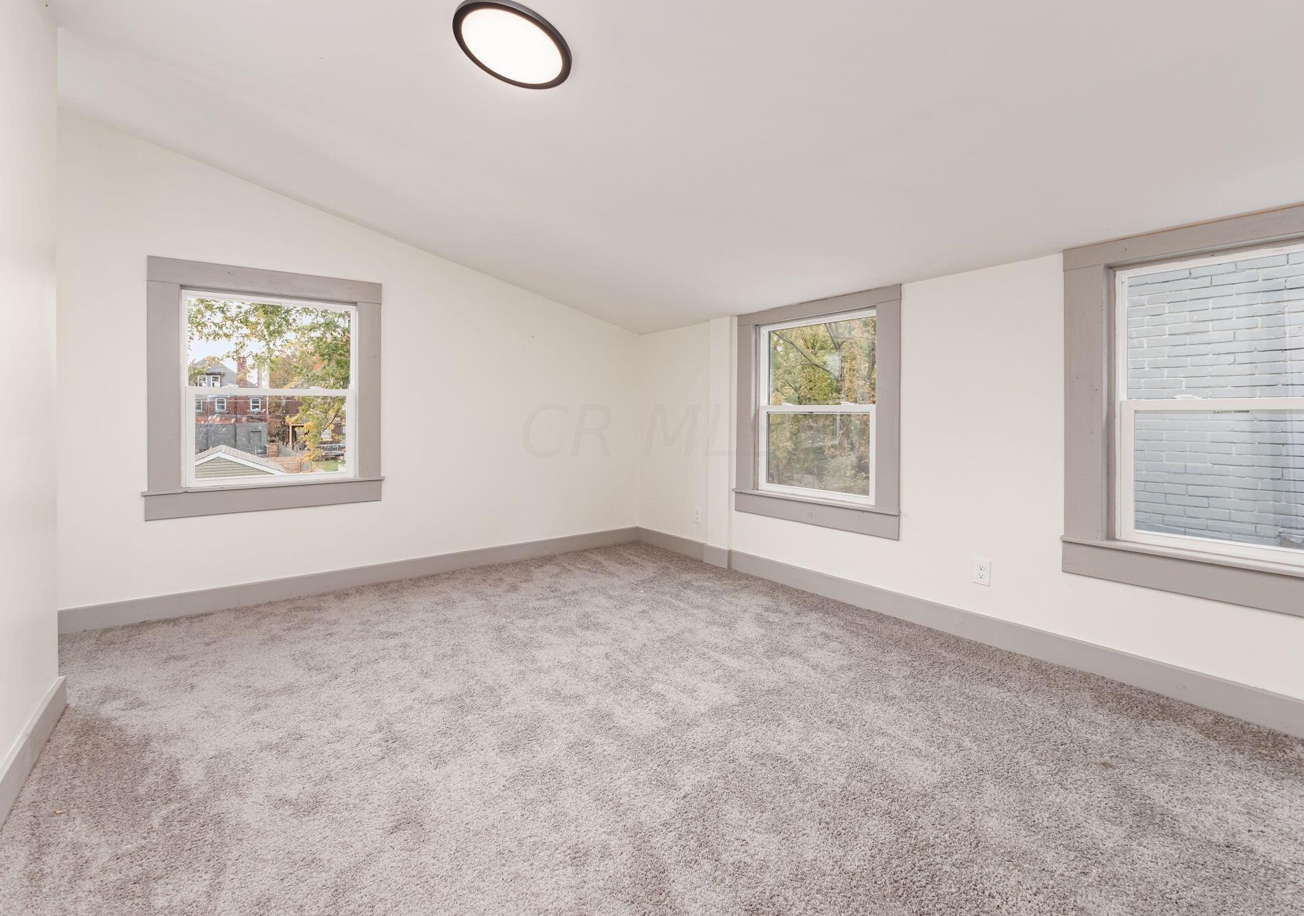 825 Champion Ave, Columbus OH  43206-1509 exterior