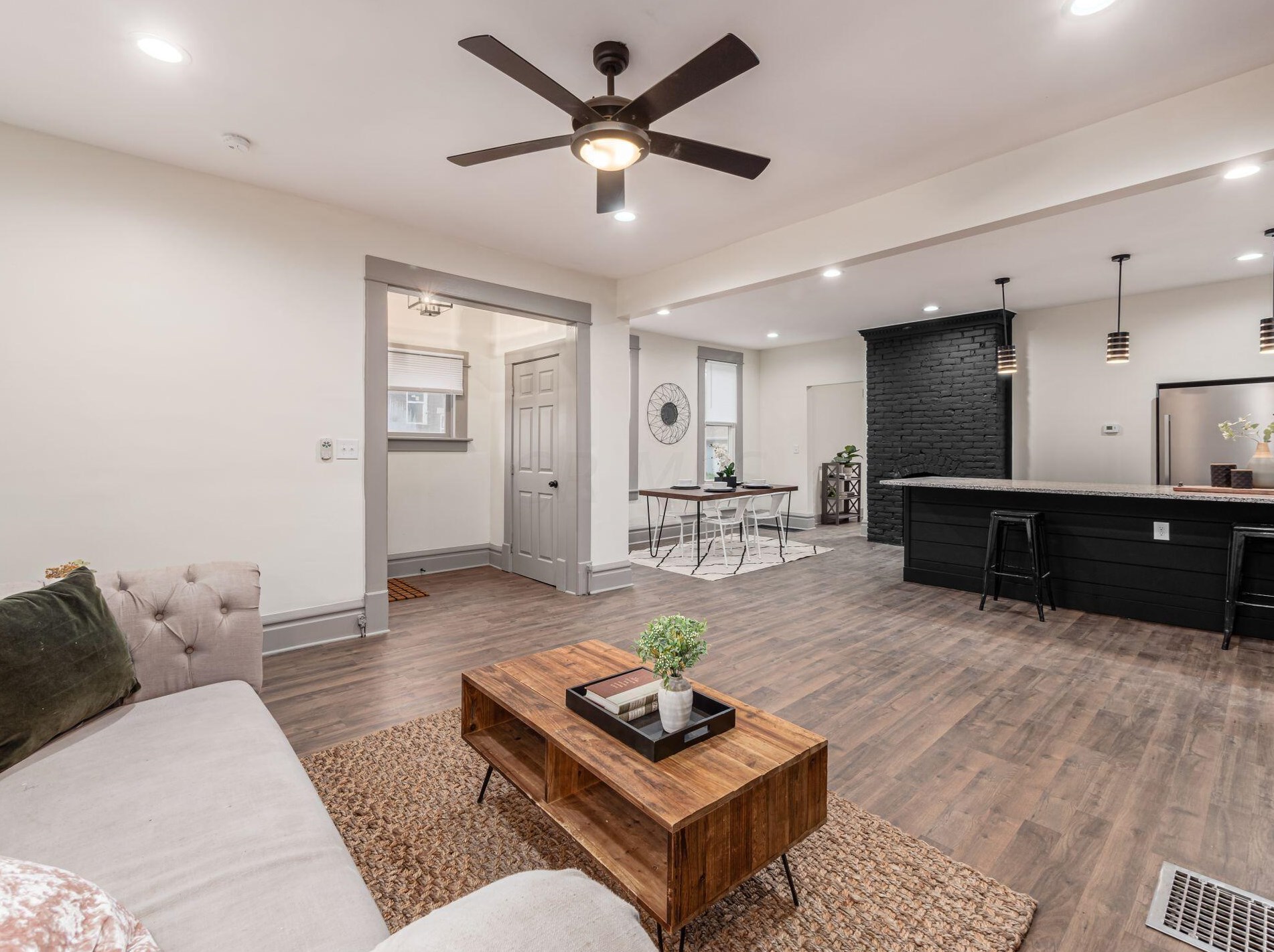 825 Champion Ave, Columbus OH  43206-1509 exterior