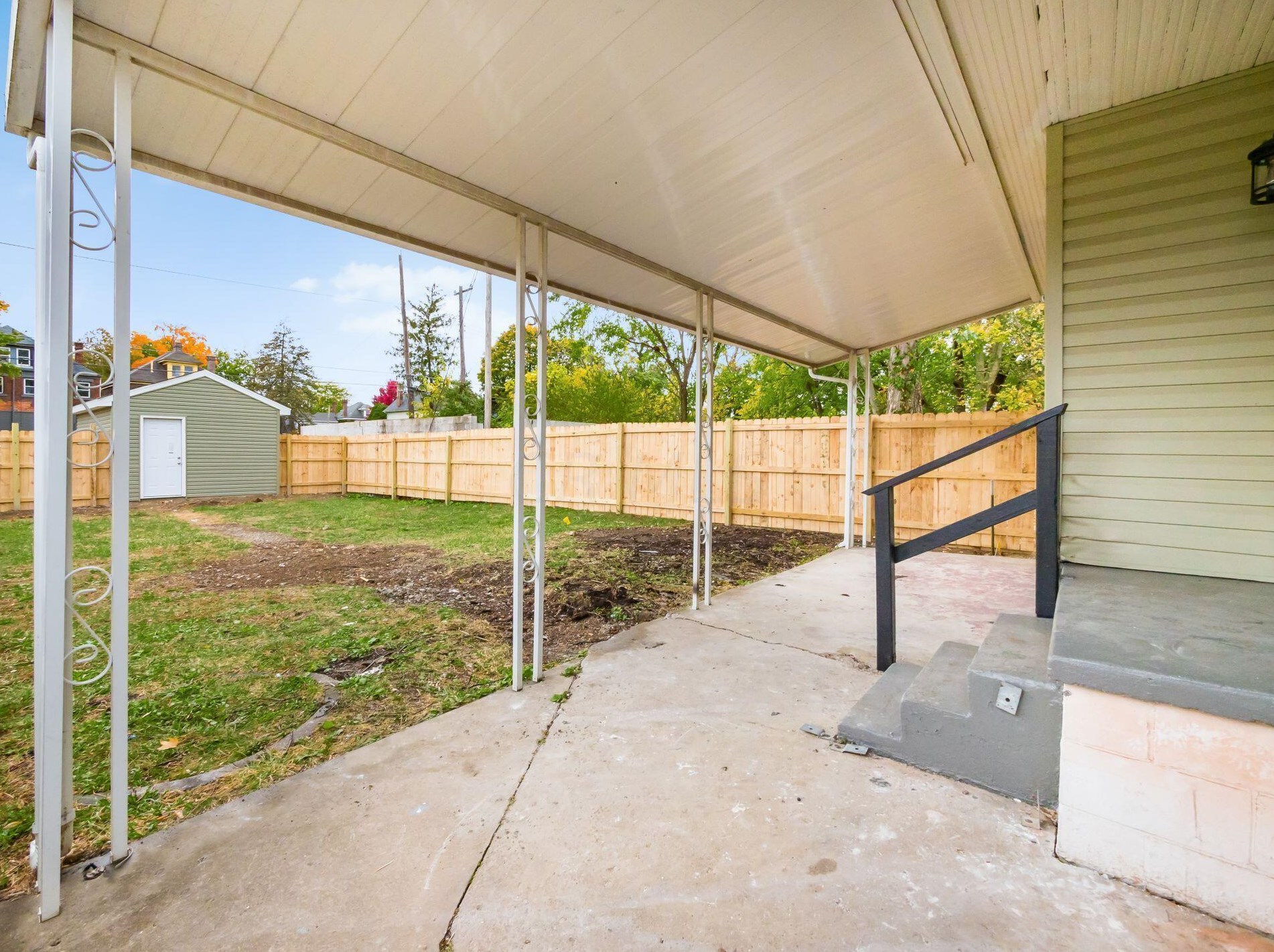 825 Champion Ave, Columbus OH  43206-1509 exterior