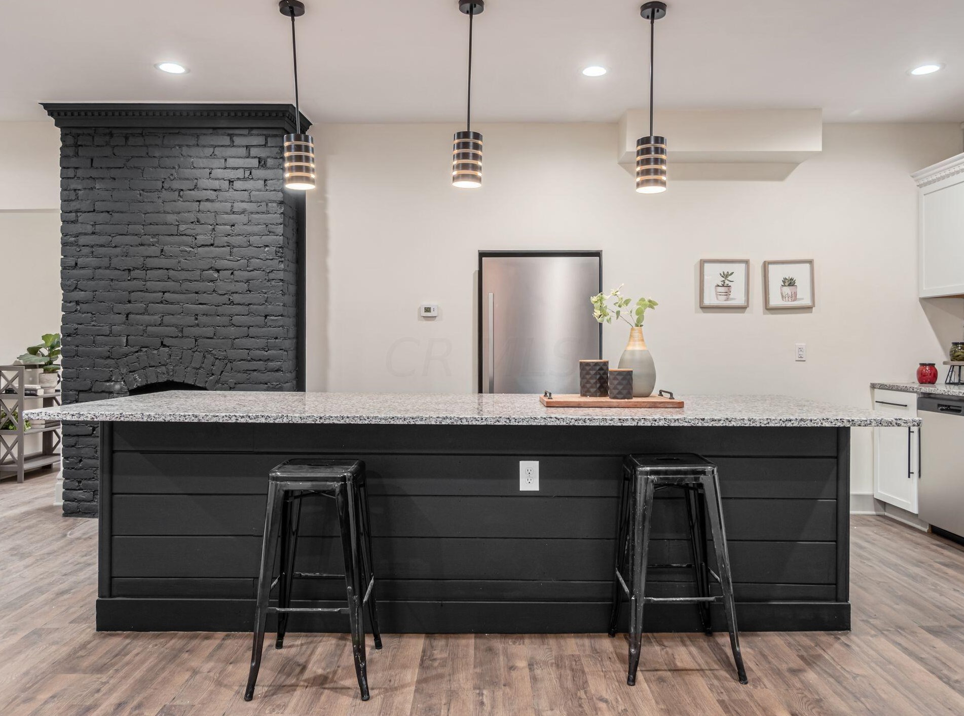 825 Champion Ave, Columbus OH  43206-1509 exterior