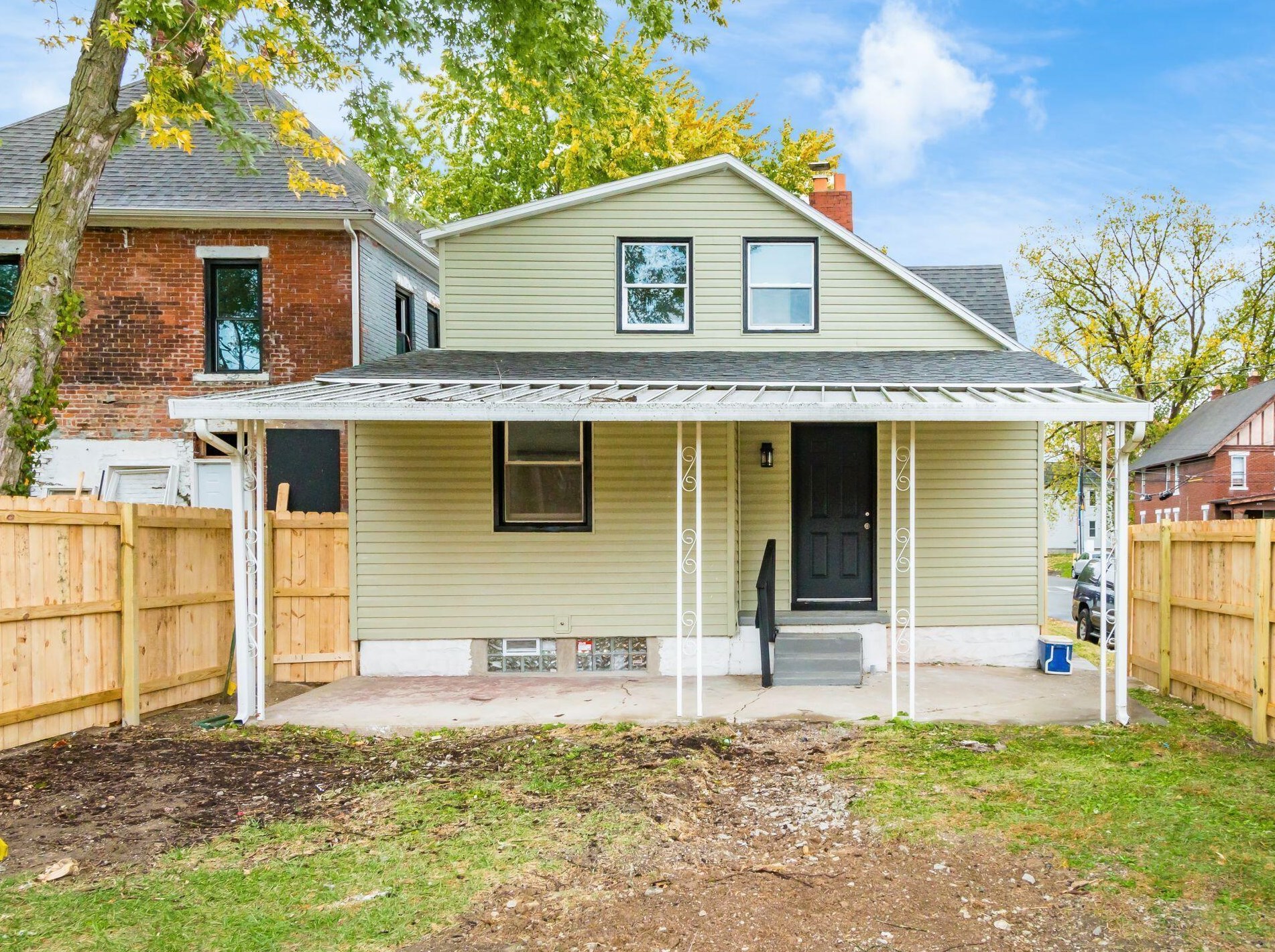 825 Champion Ave, Columbus OH  43206-1509 exterior