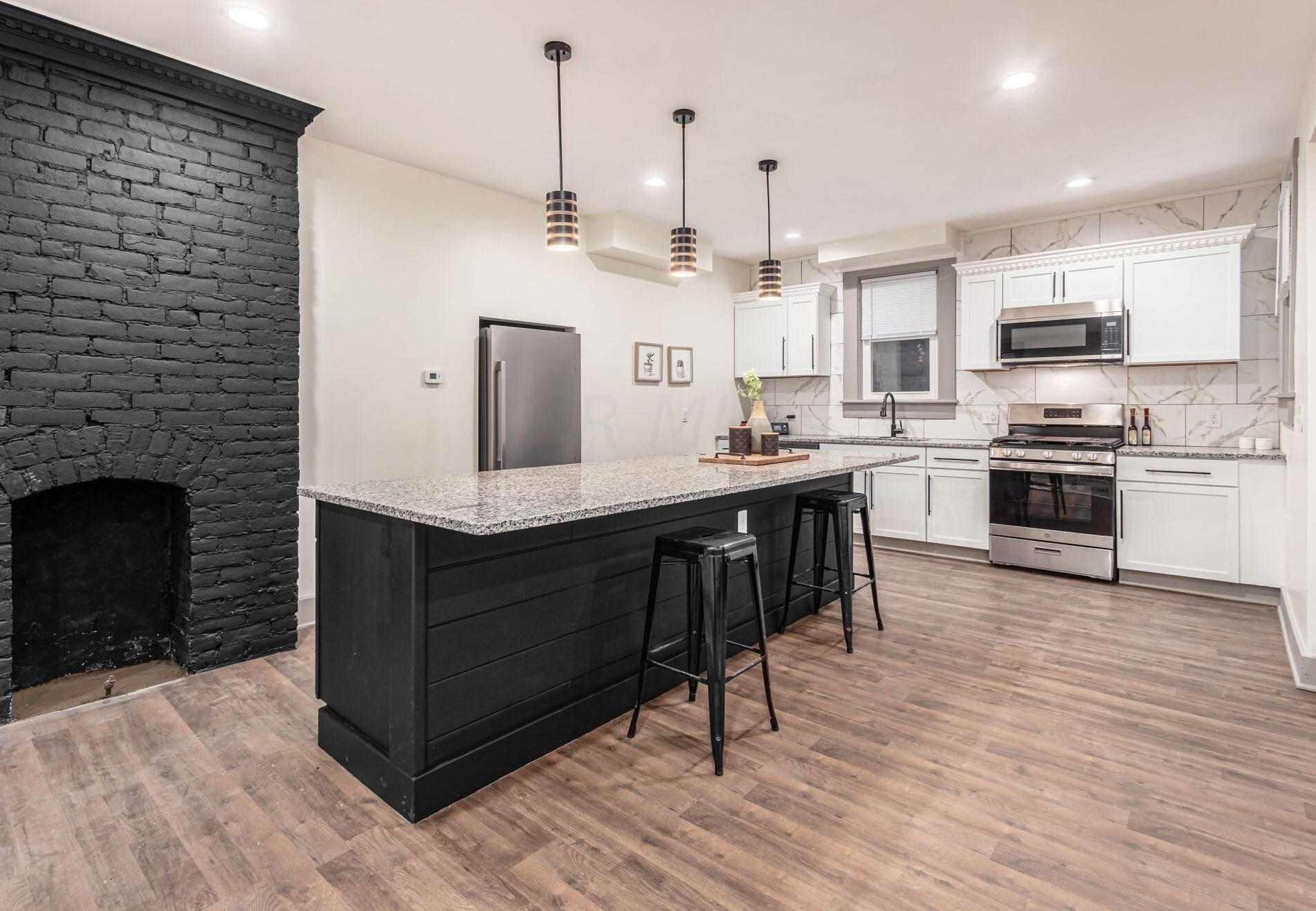 825 Champion Ave, Columbus OH  43206-1509 exterior