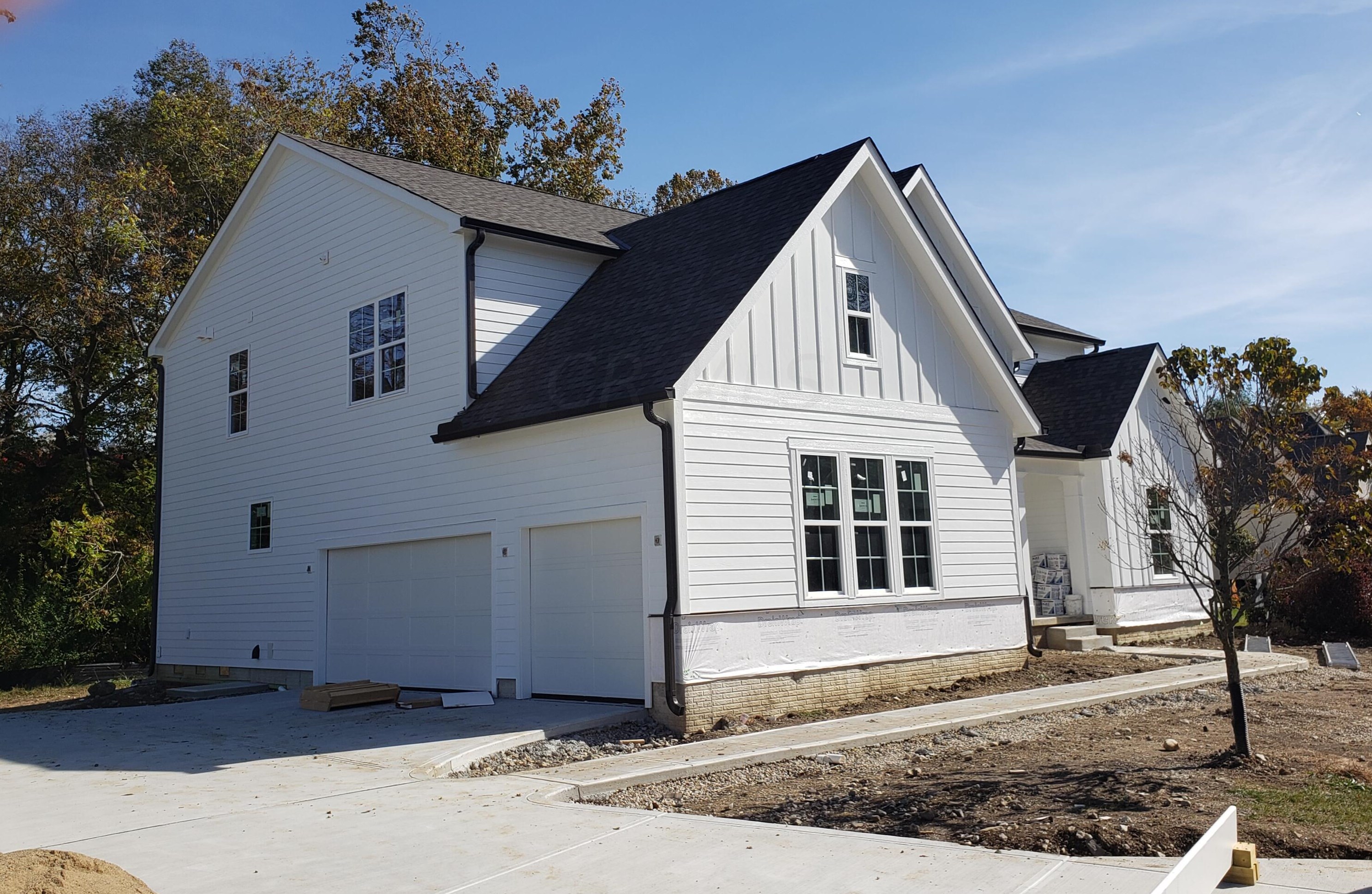 2044 Scioto Pointe Ln, Columbus, OH 43221-4074