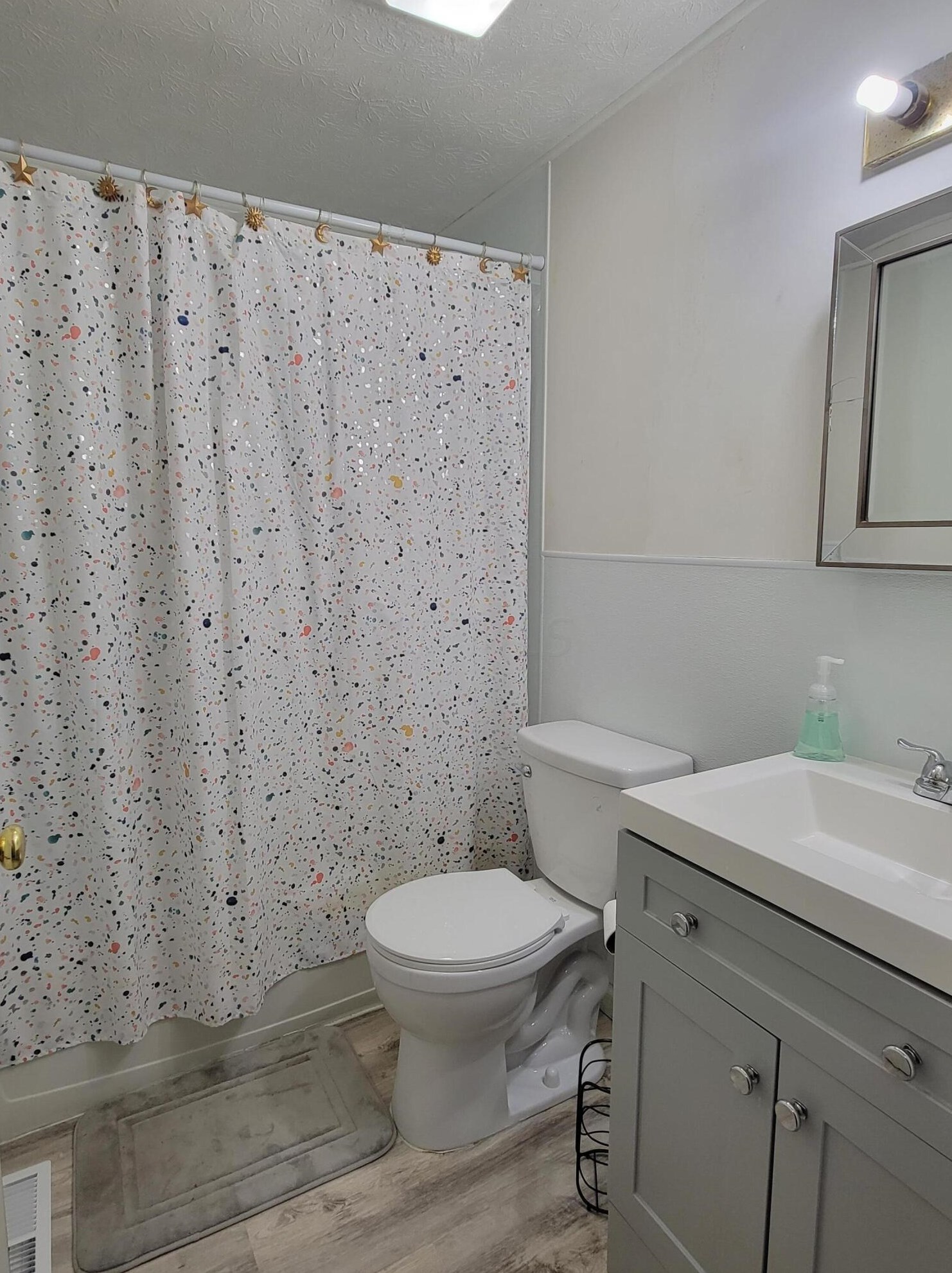 1722 Holw Run Dr, Columbus OH 43223-3412 exterior