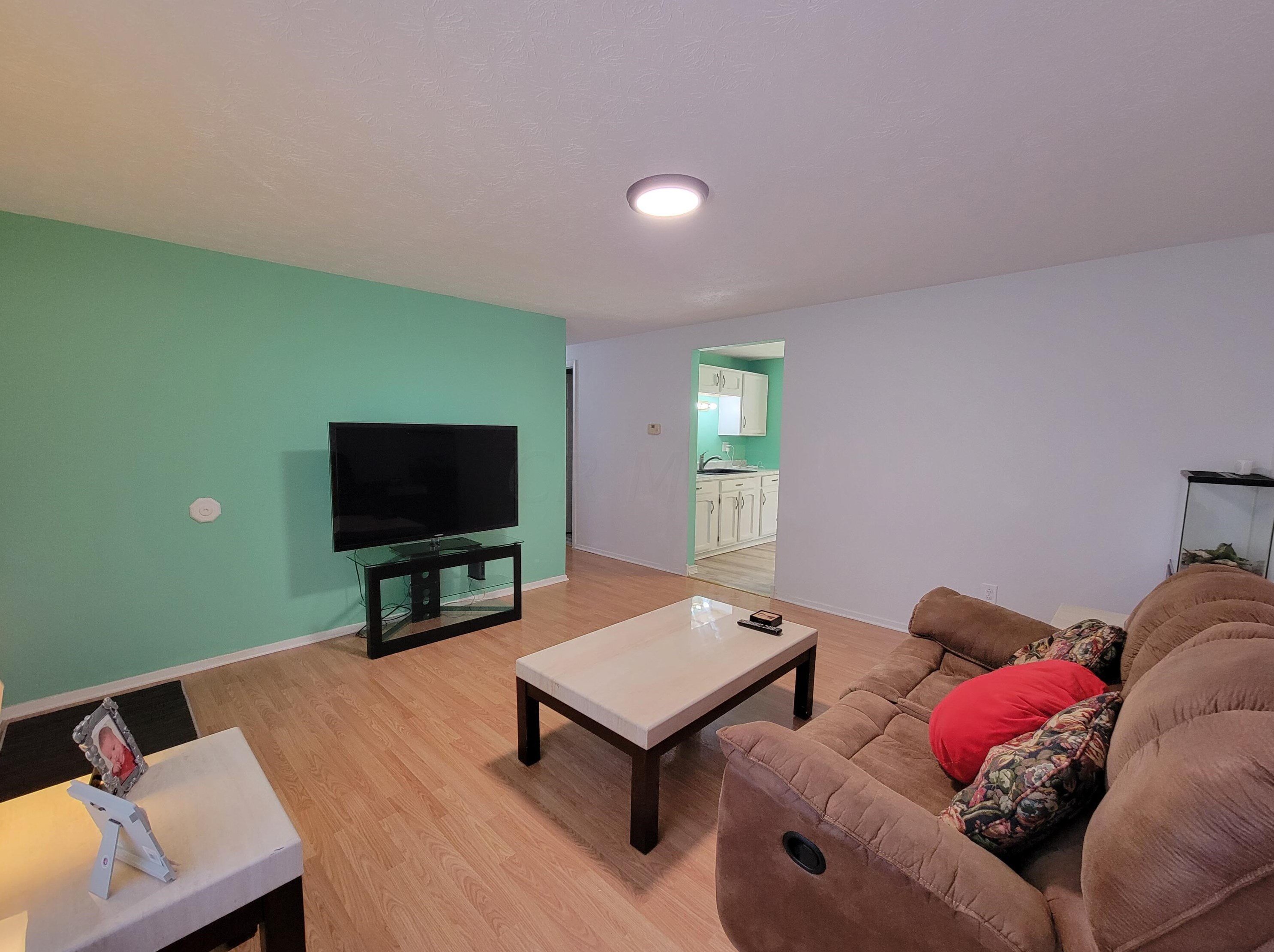 1722 Hollow Run Dr, Columbus, OH 43223-3413