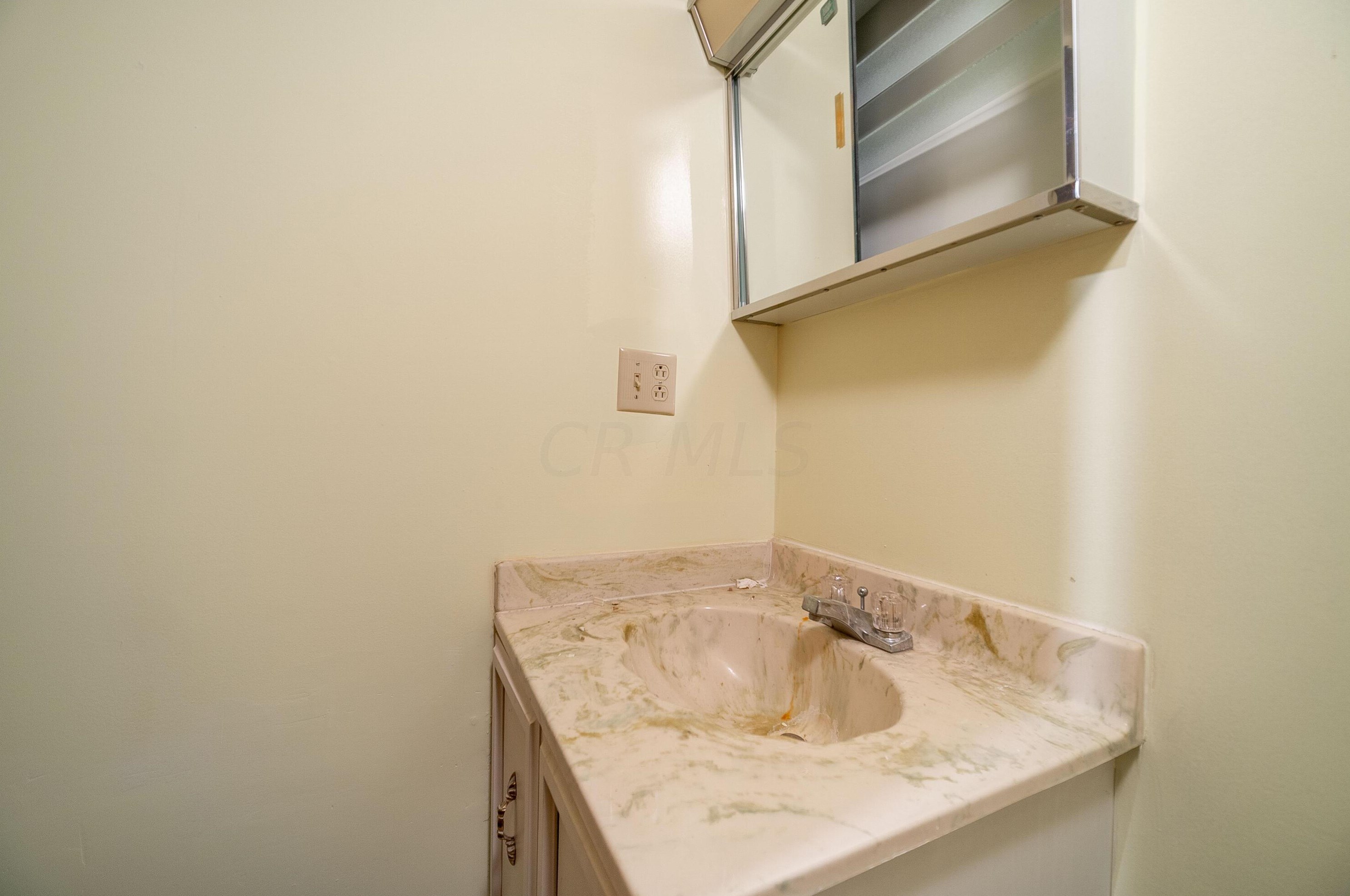 1815 Kenwick Rd, Columbus OH 43209-2573 exterior