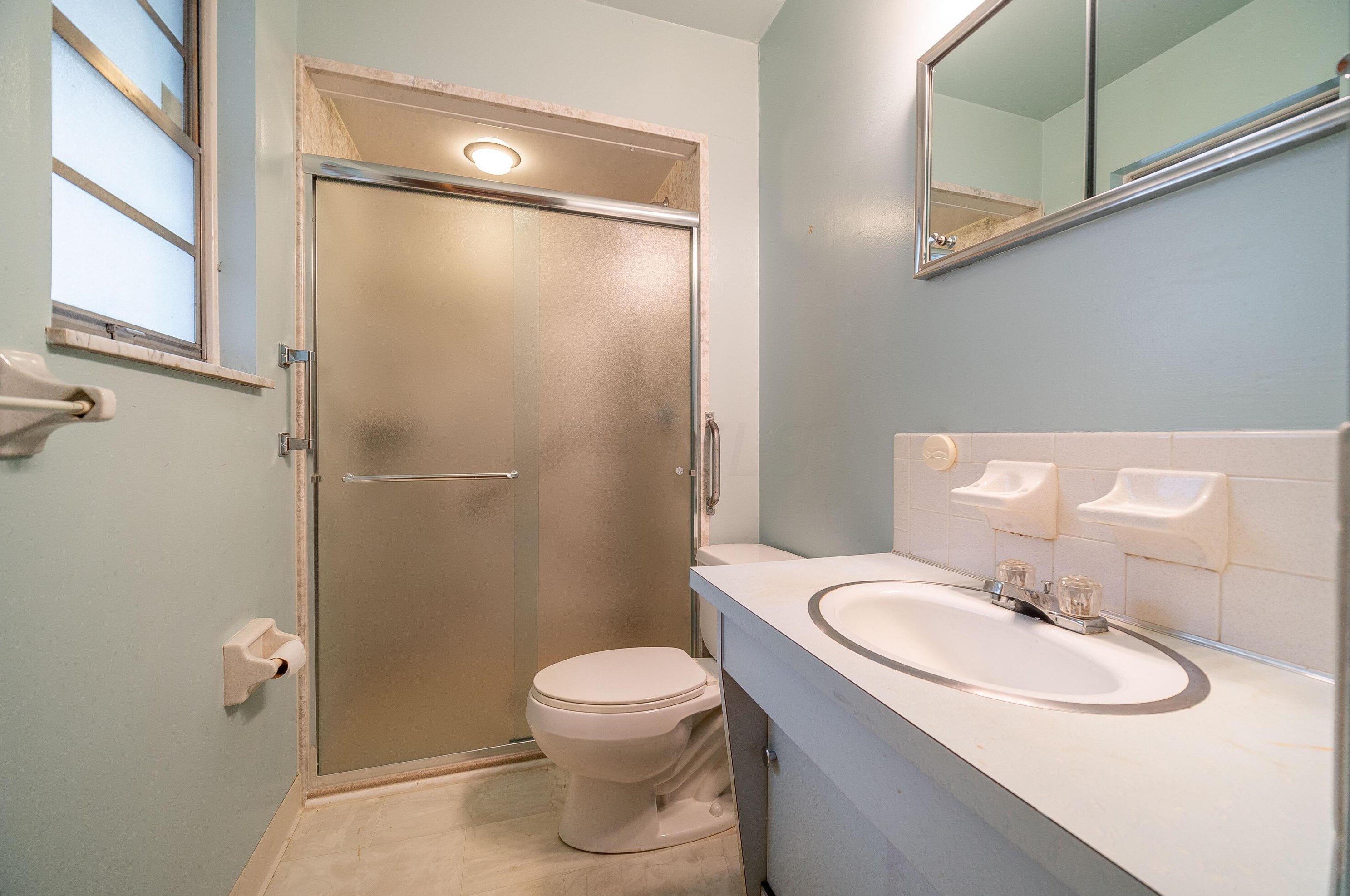 1815 Kenwick Rd, Columbus OH 43209-2573 exterior