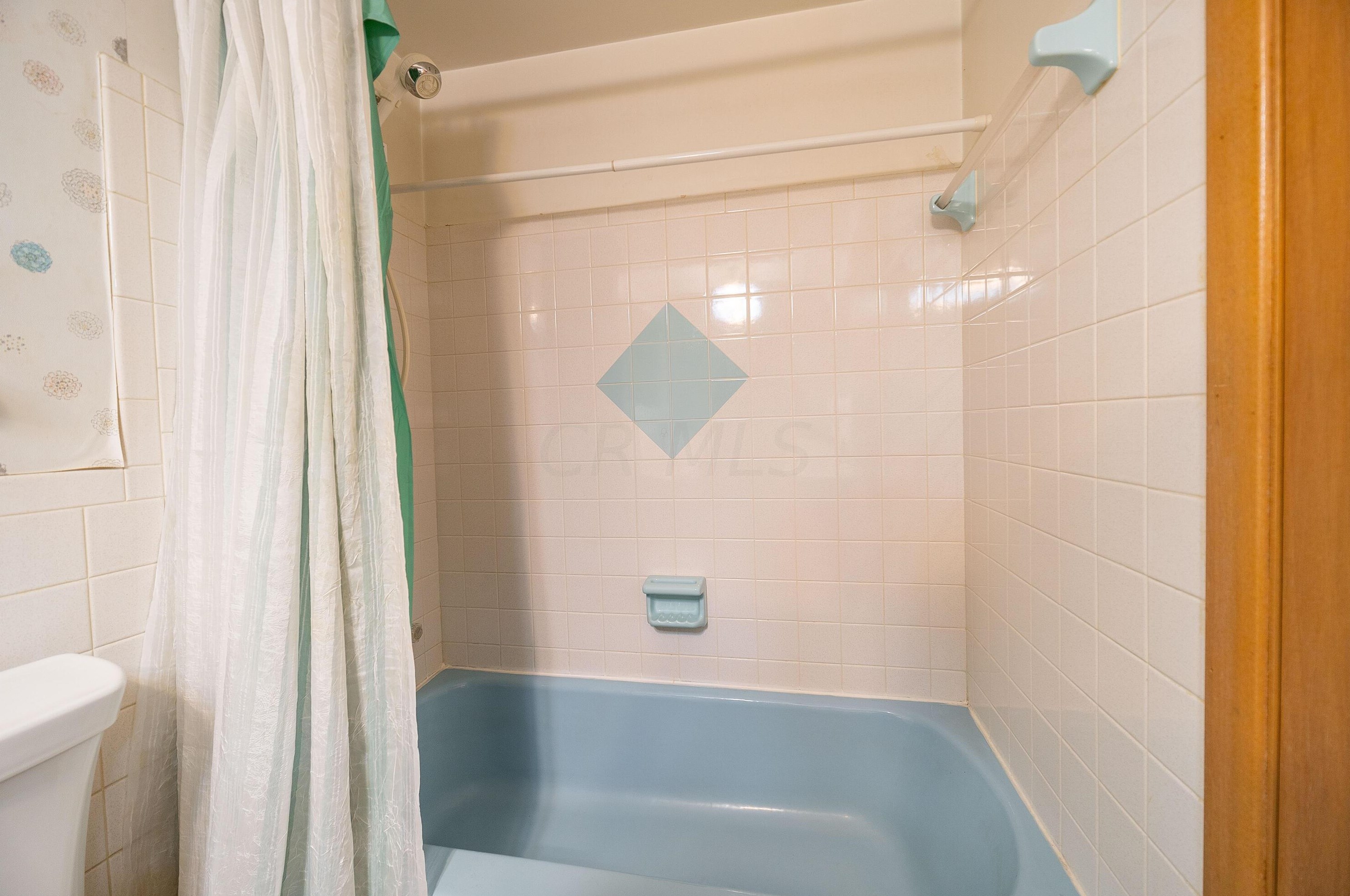 1815 Kenwick Rd, Columbus OH 43209-2573 exterior