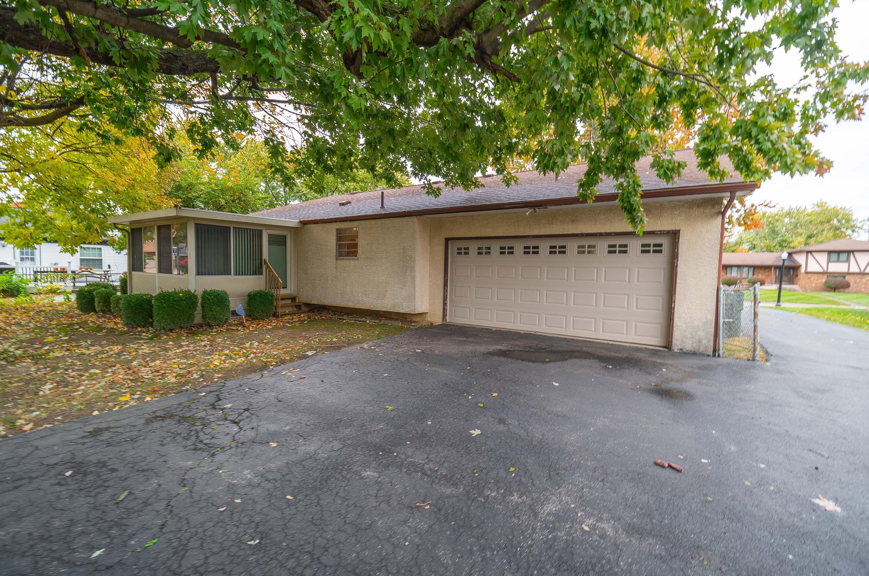 1815 Kenwick Rd, Columbus OH 43209-2573 exterior