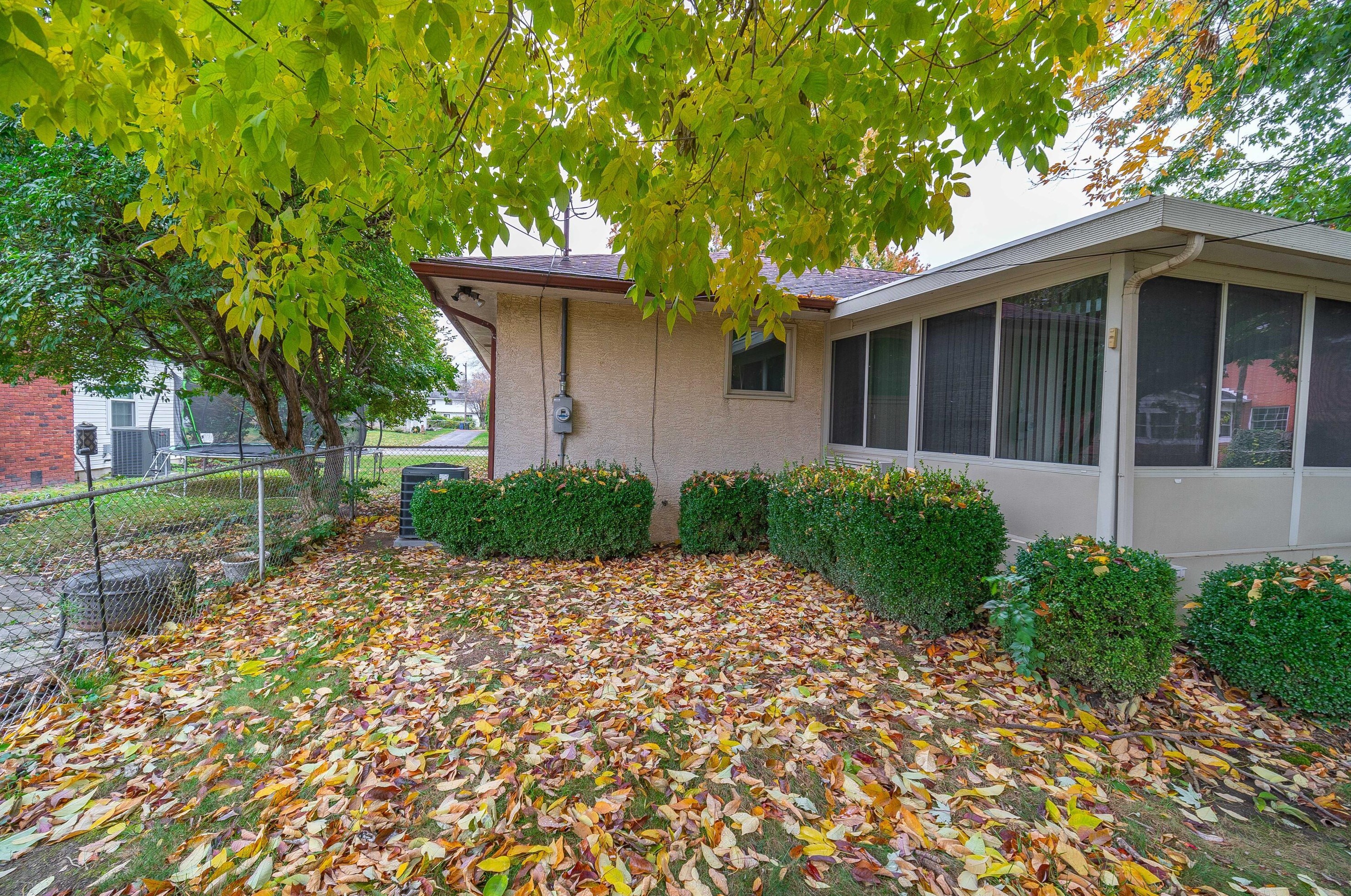 1815 Kenwick Rd, Columbus OH 43209-2573 exterior