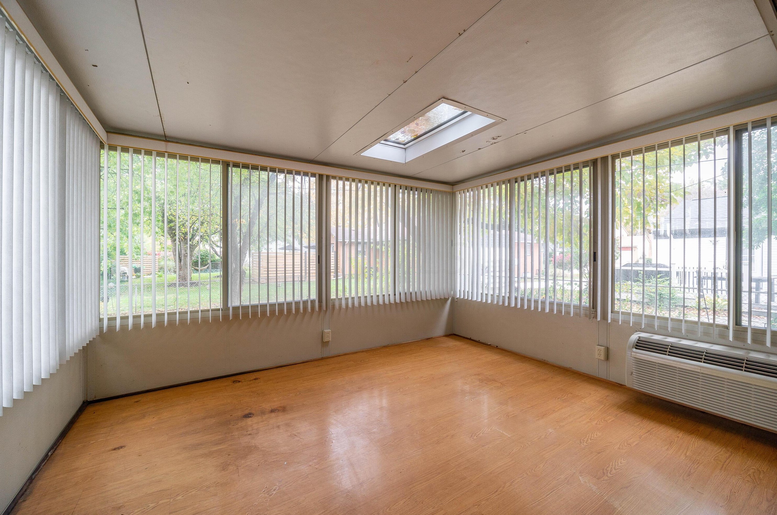 1815 Kenwick Rd, Columbus OH 43209-2573 exterior