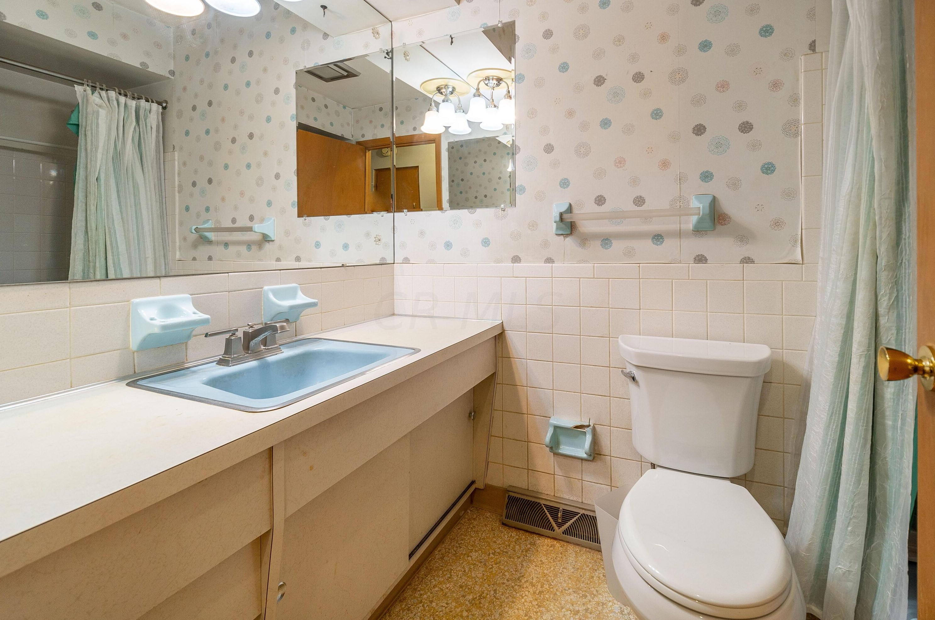 1815 Kenwick Rd, Columbus OH 43209-2573 exterior