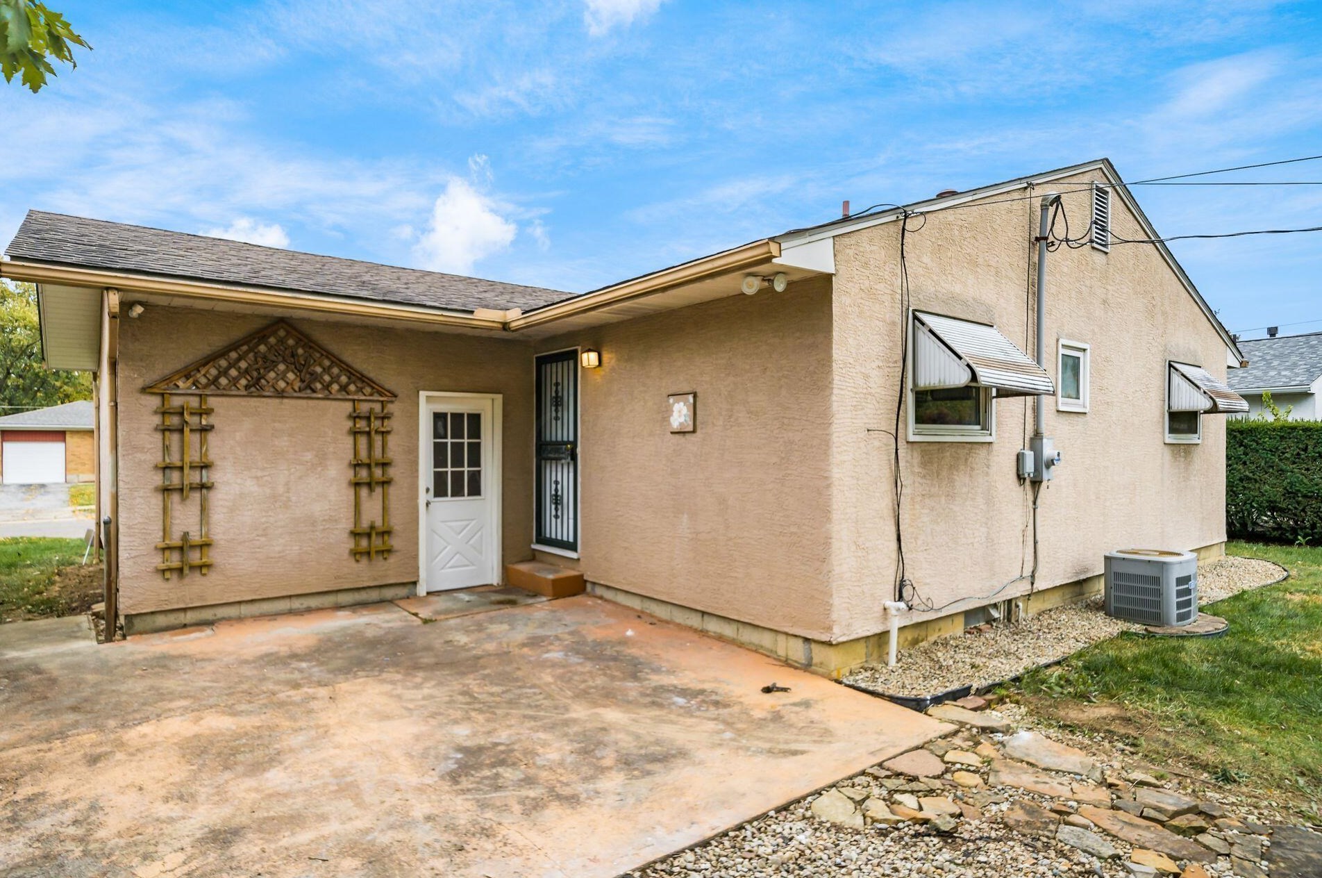 1827 Stetson Rd, Columbus OH 43232-2836 exterior