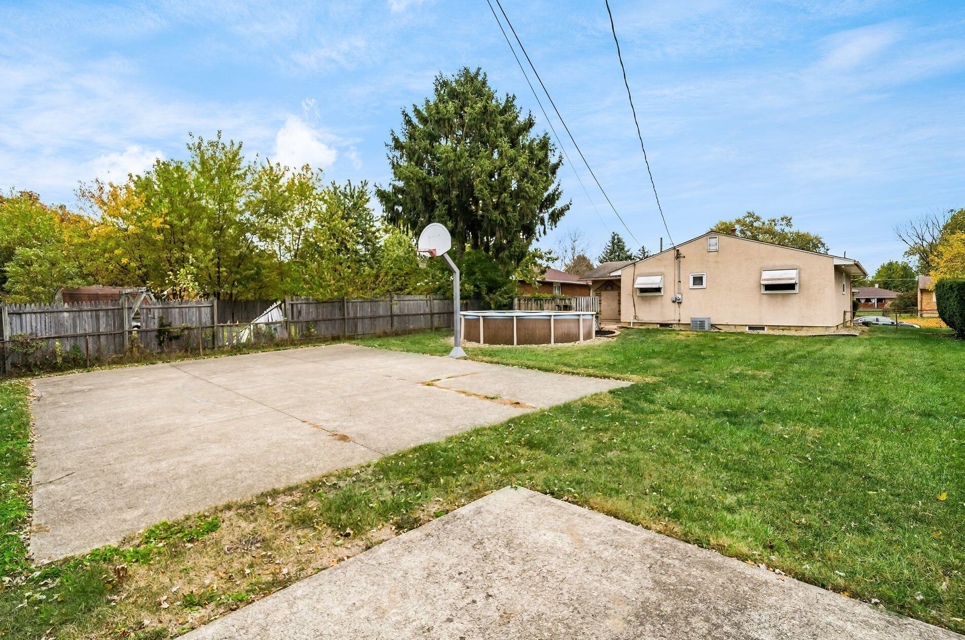 1827 Stetson Rd, Columbus OH 43232-2836 exterior