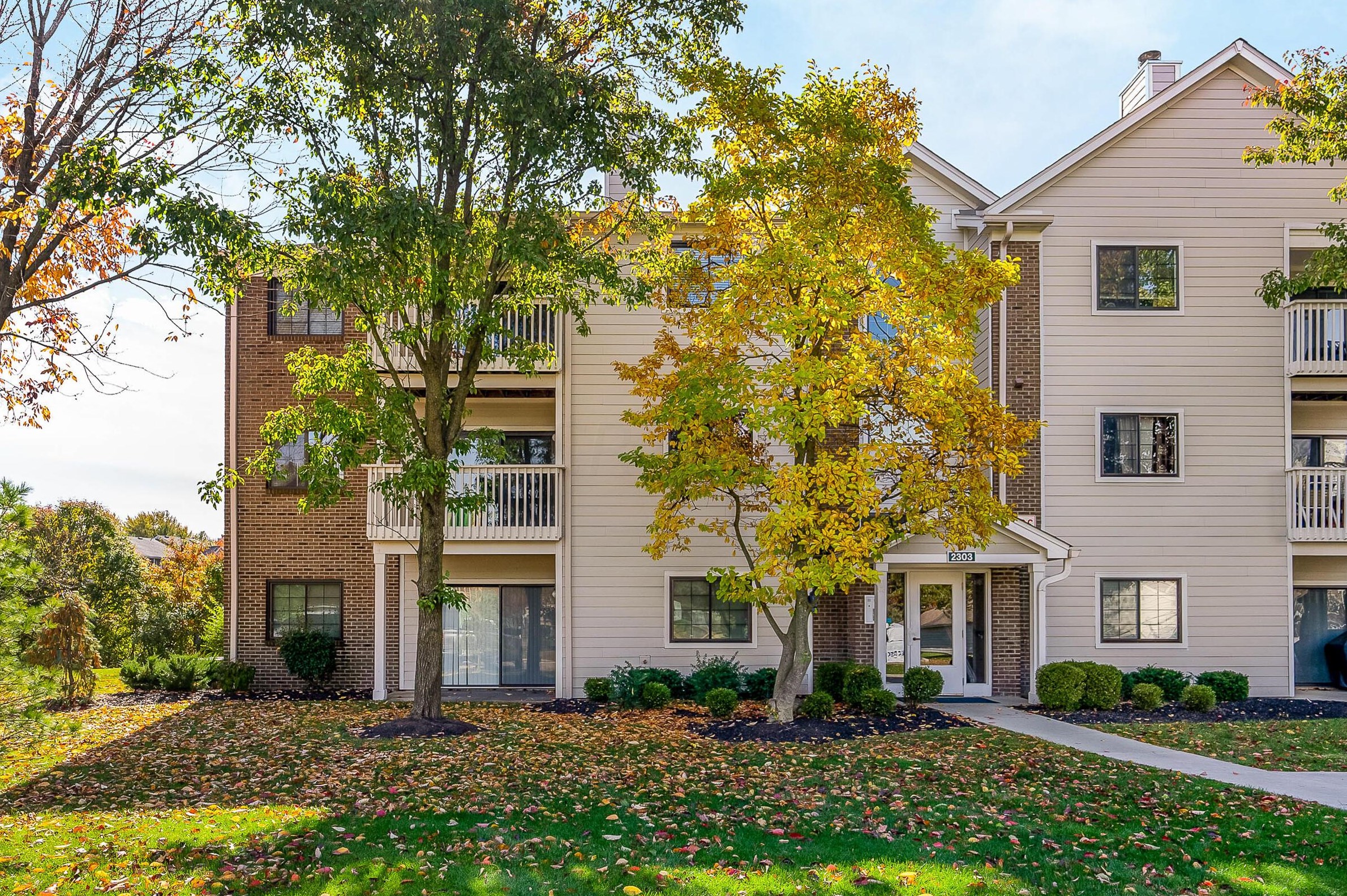 2303 Vicente Ct, Columbus OH  43235-7935 exterior