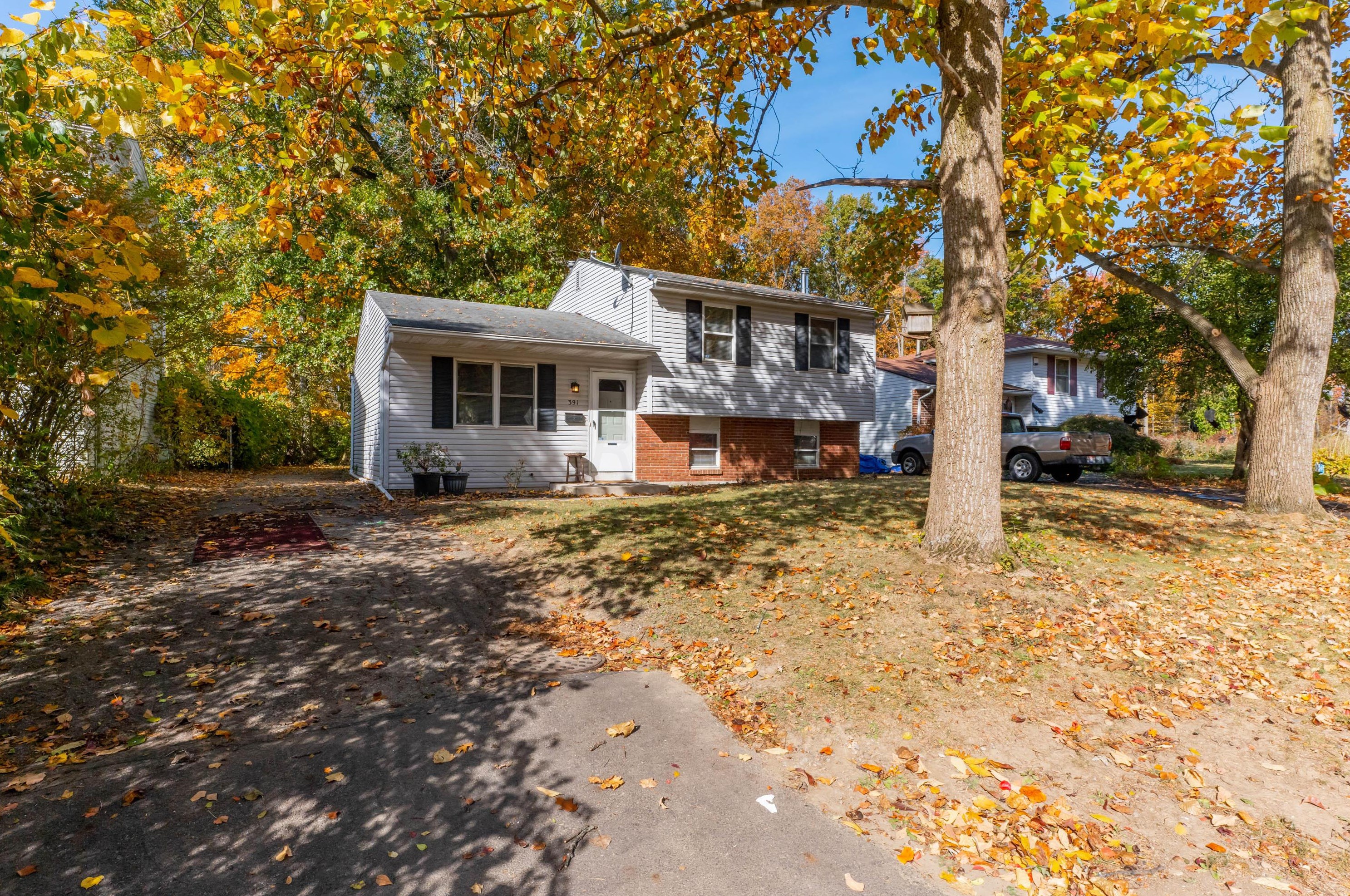 391 Postle Blvd, Columbus, OH 43228-1745