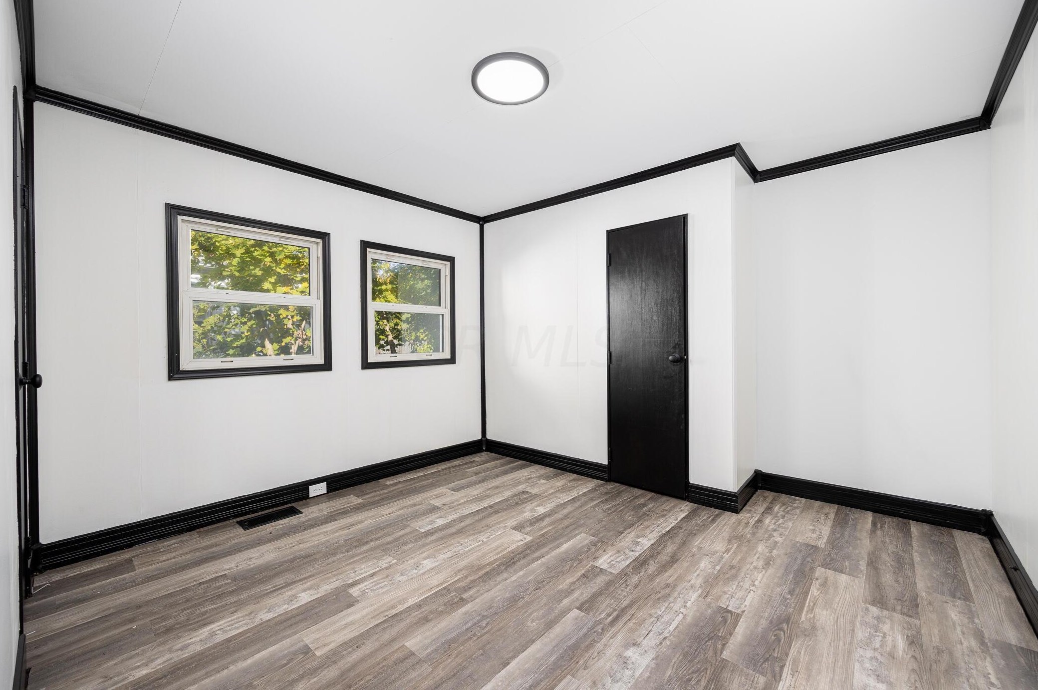 924 James Rd, Columbus OH  43227-1070 exterior