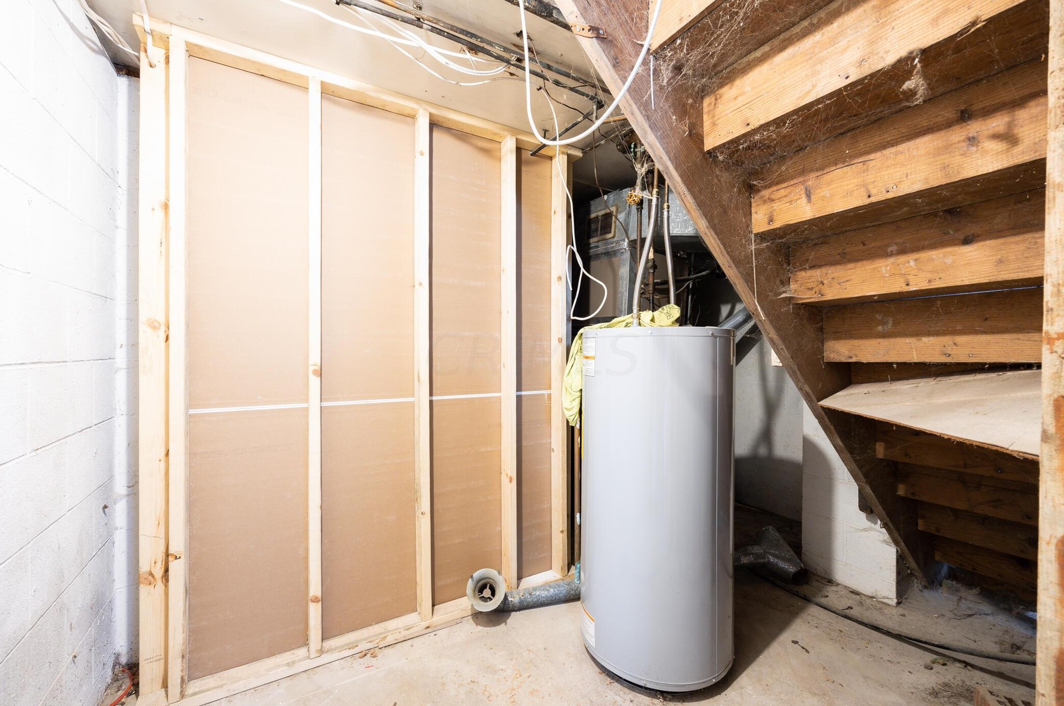 924 James Rd, Columbus OH  43227-1070 exterior