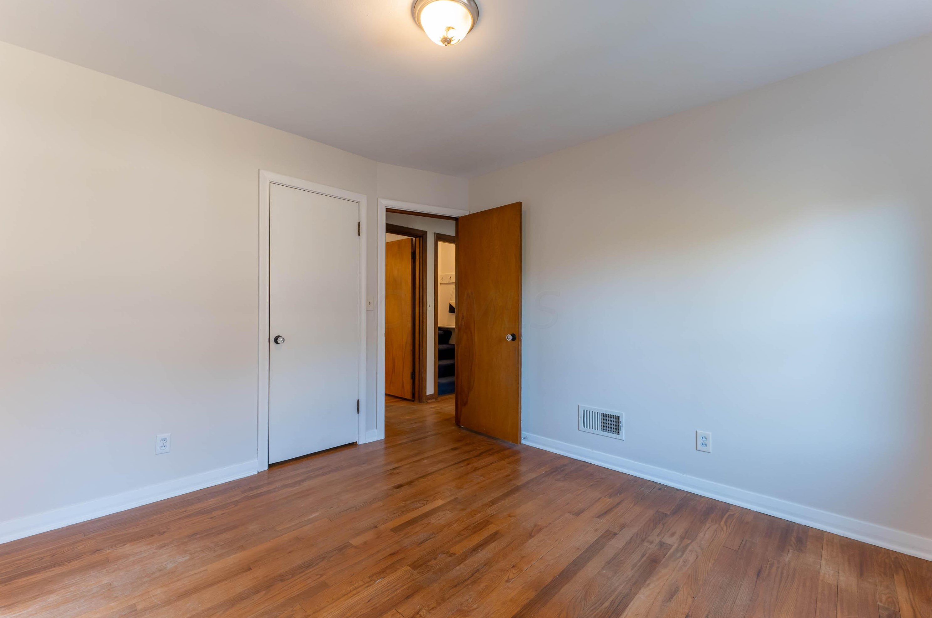 330 Cyn Dr, Columbus OH 43214-3136 exterior