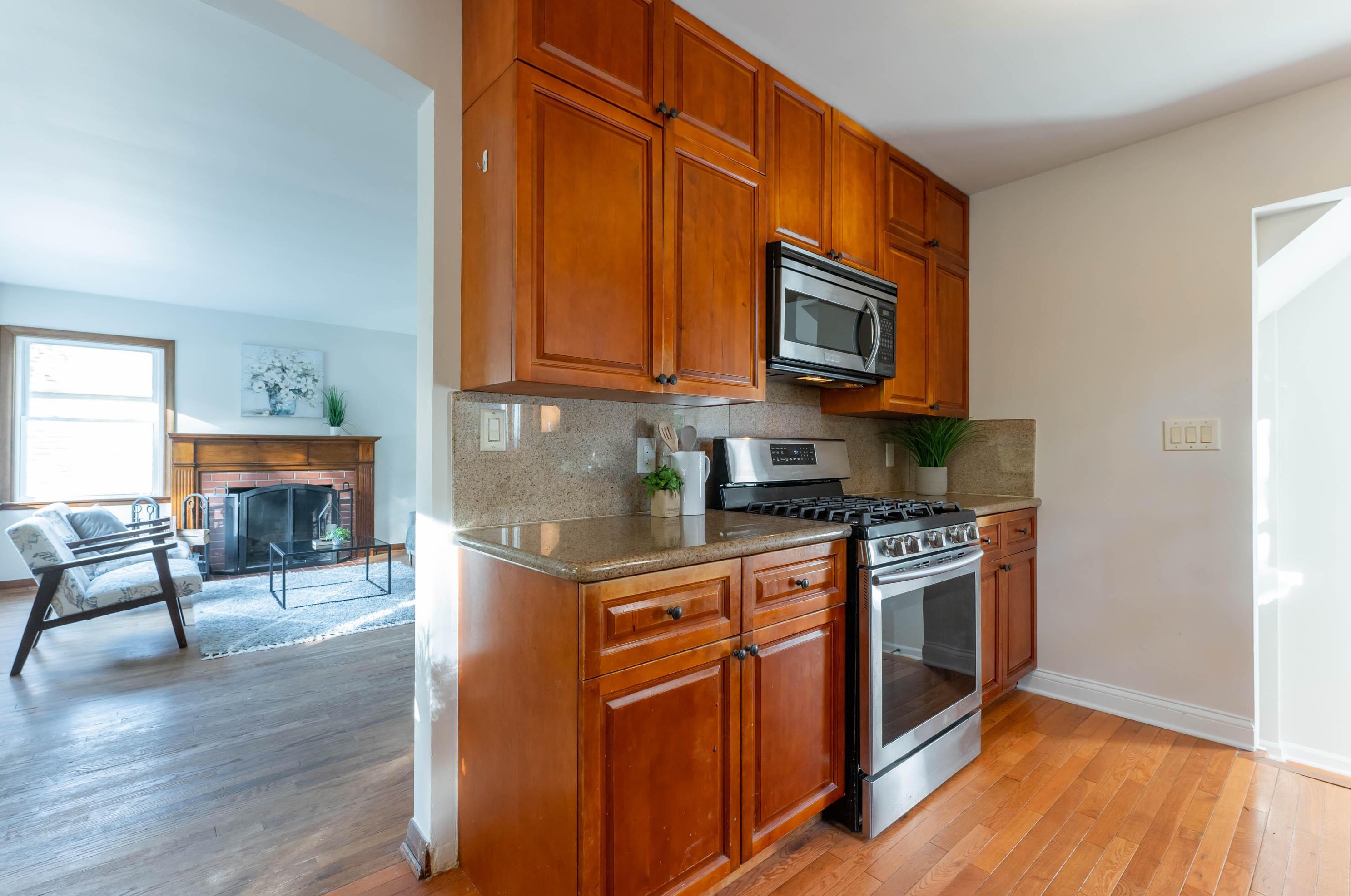 330 Cyn Dr, Columbus OH 43214-3136 exterior